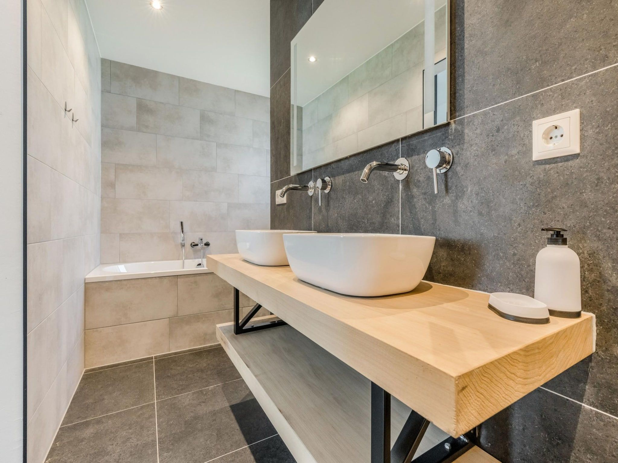 De badkamer van Farm Lodge 669 in Baarle-nassau