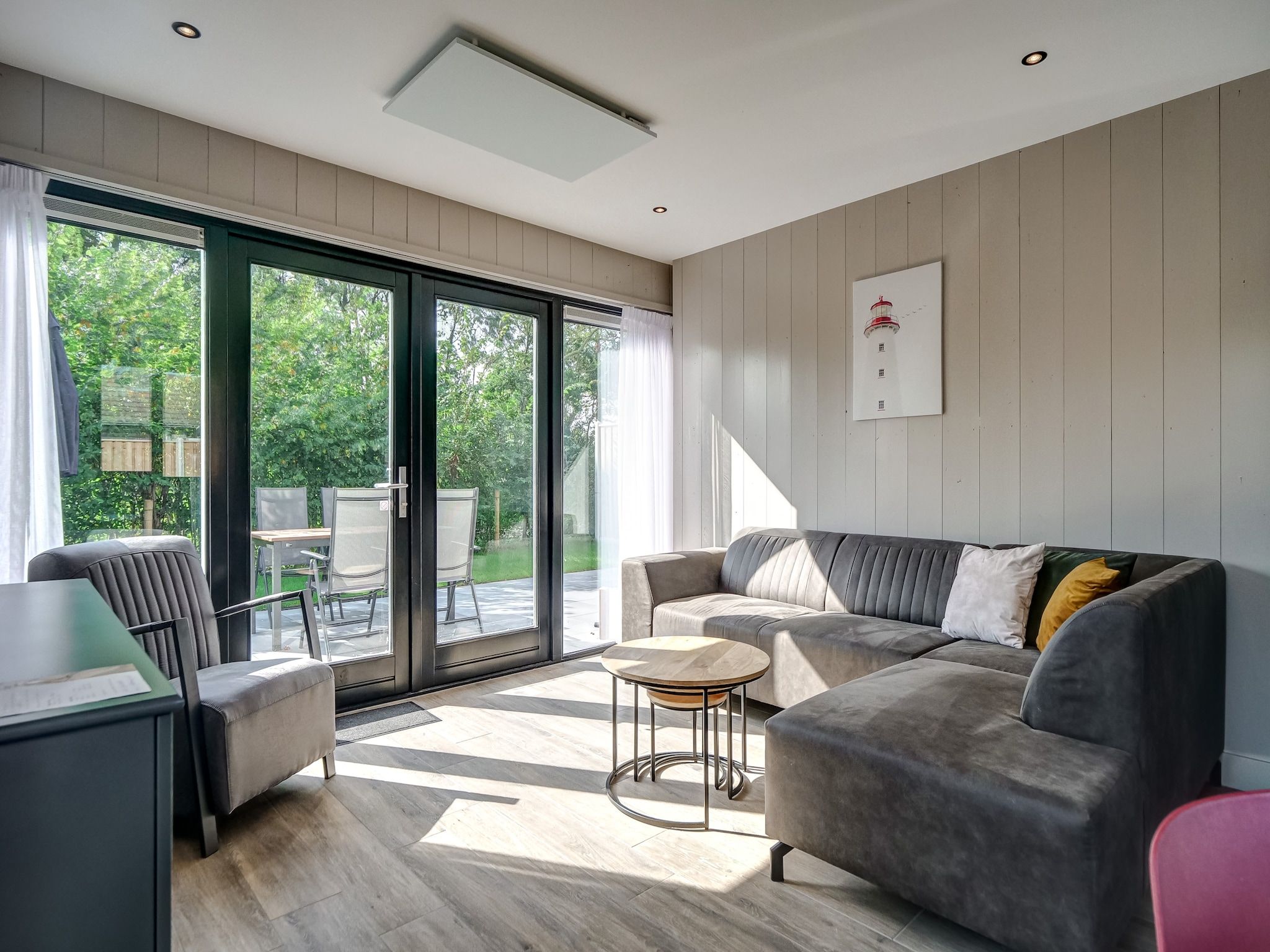 De woonkamer van Huis Zee in Julianadorp