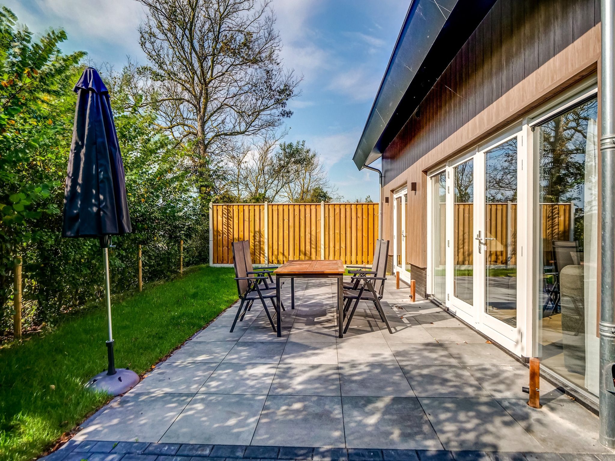 Het terras van Huis Zee in Julianadorp