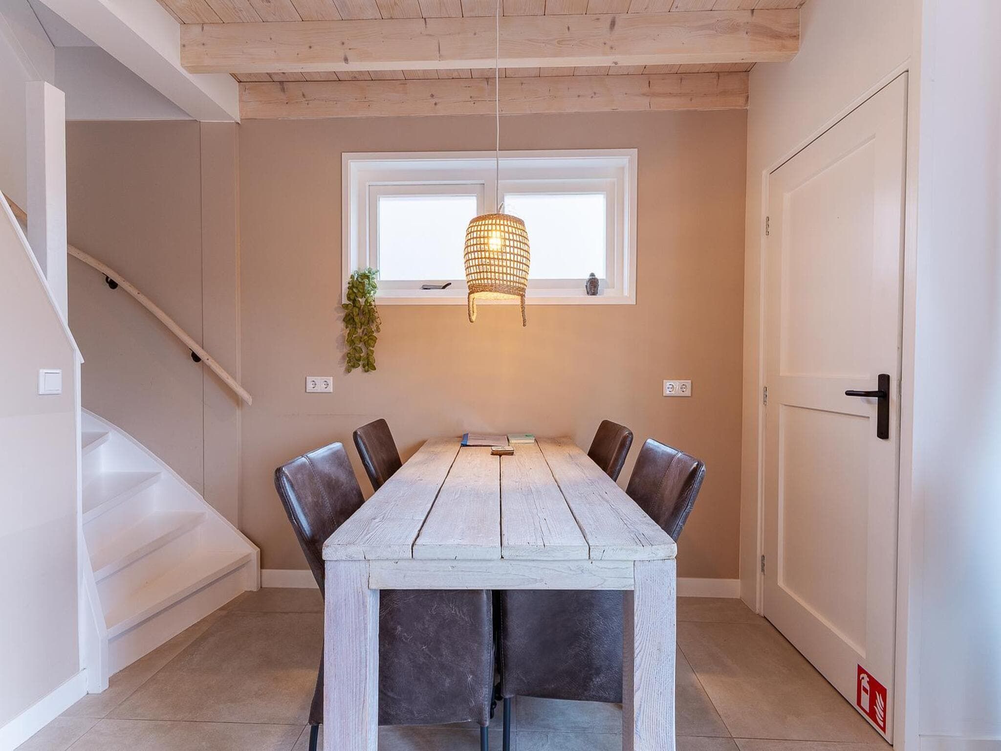 De eetkamer van Holiday home - Schoolstraat 6a | Vrouwenpolder in Vrouwenpolder