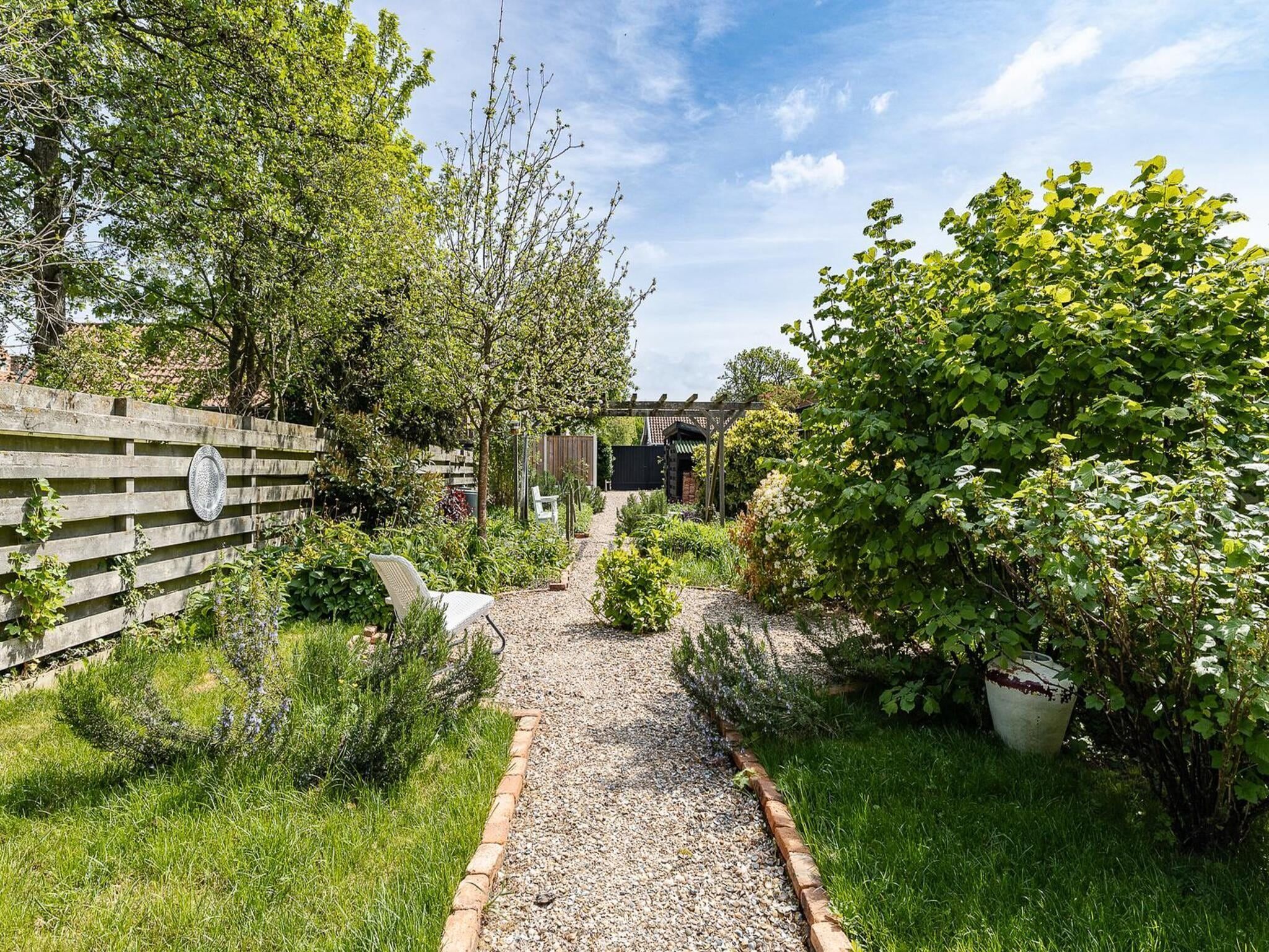 De tuin van Holiday home - Schoolstraat 6a | Vrouwenpolder in Vrouwenpolder
