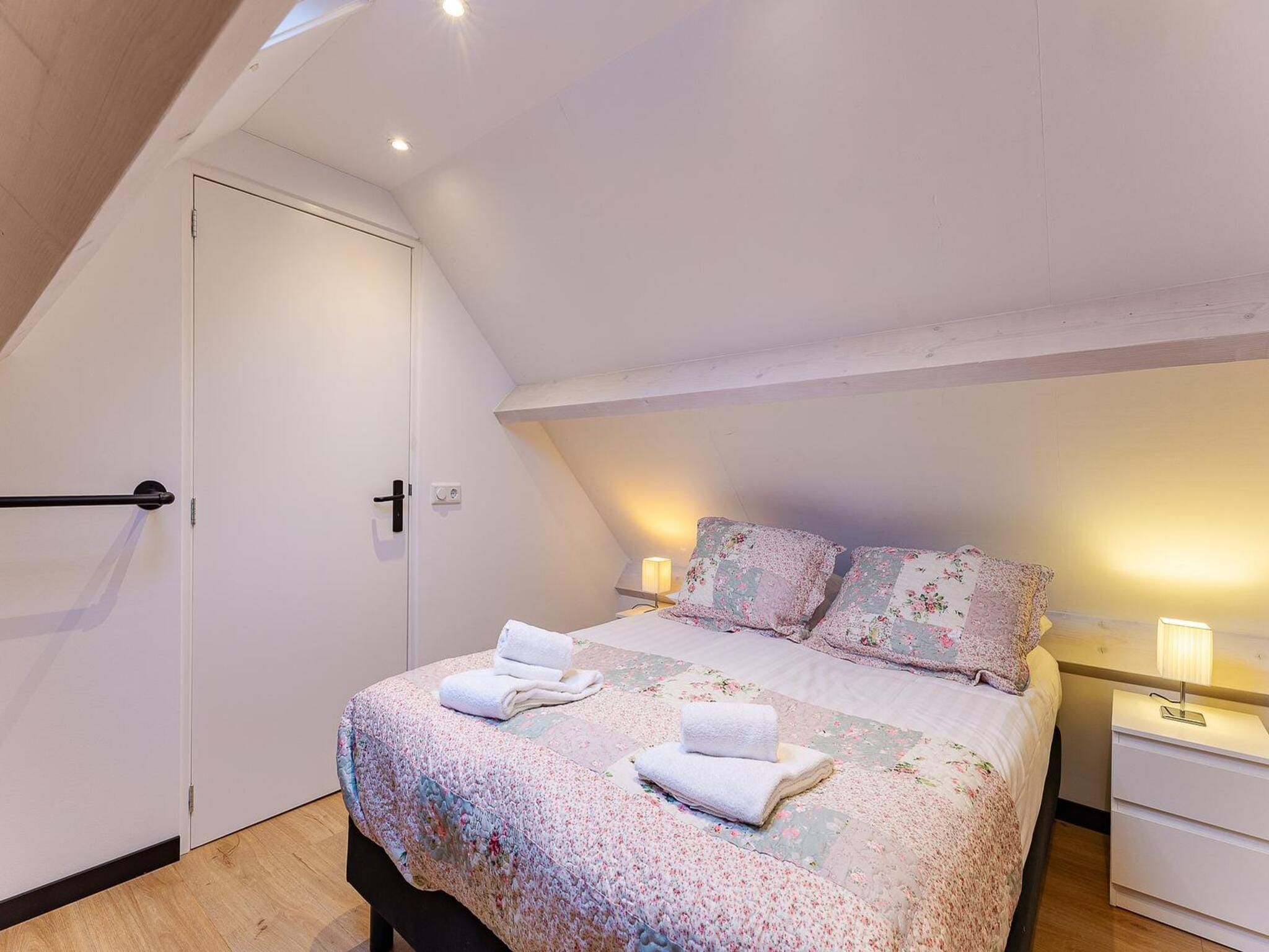 Een slaapkamer van Holiday home - Schoolstraat 6a | Vrouwenpolder in Vrouwenpolder