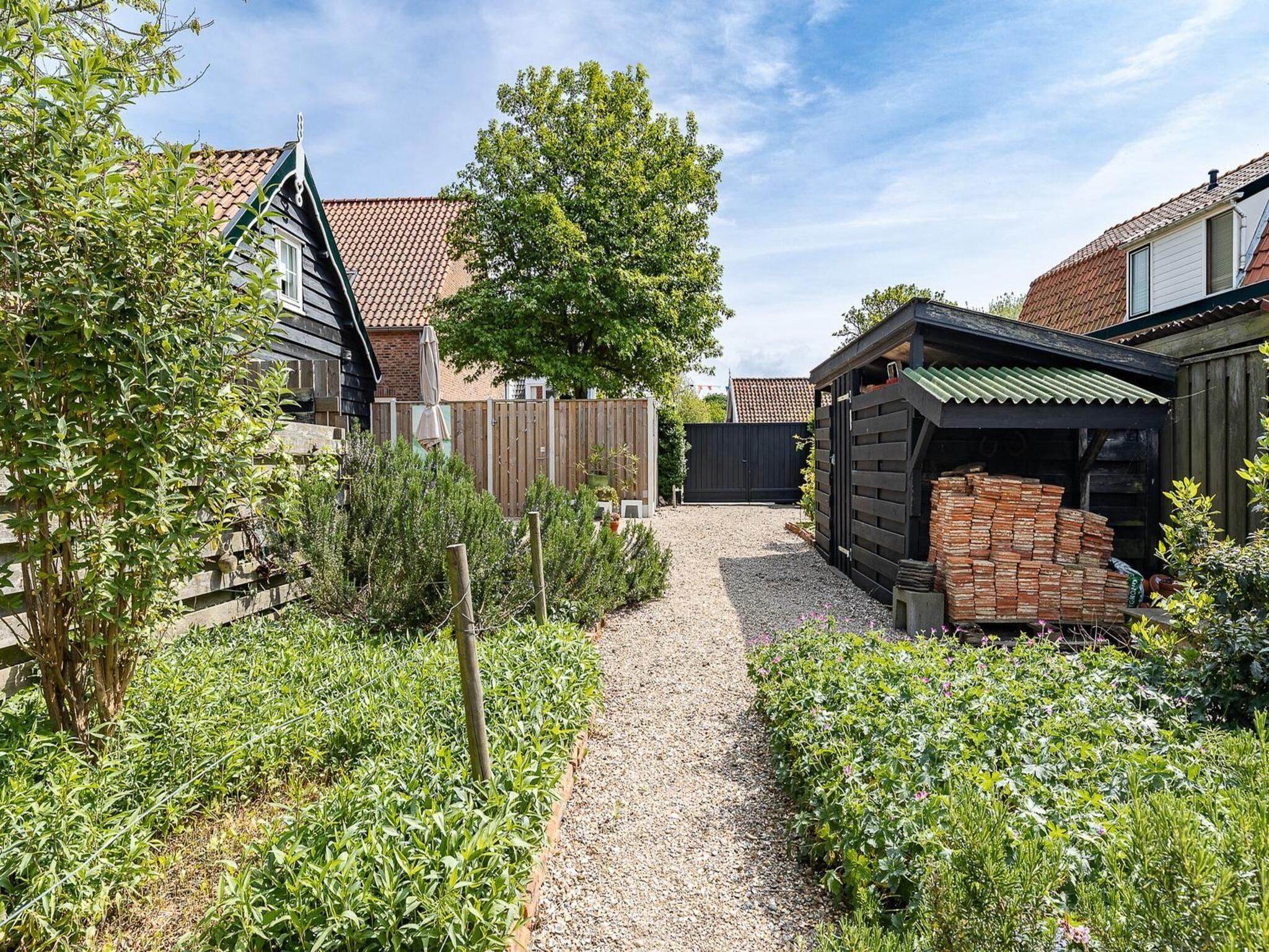 De tuin van Holiday home - Schoolstraat 6a | Vrouwenpolder in Vrouwenpolder