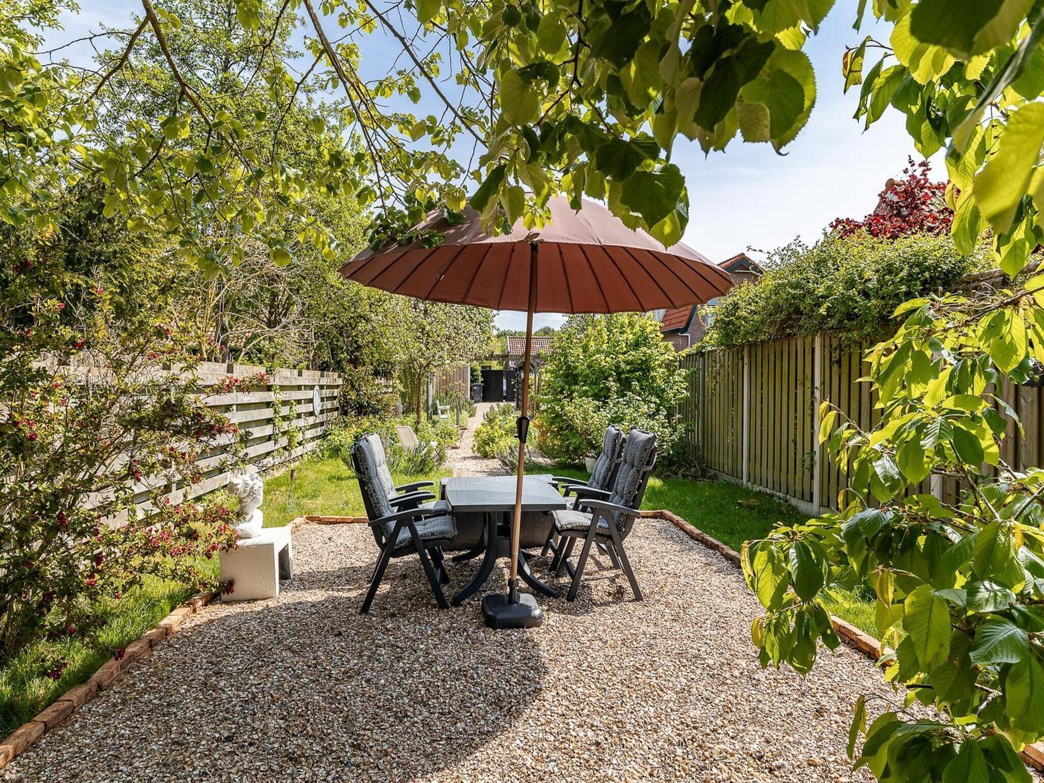 De tuin van Holiday home - Schoolstraat 6a | Vrouwenpolder in Vrouwenpolder