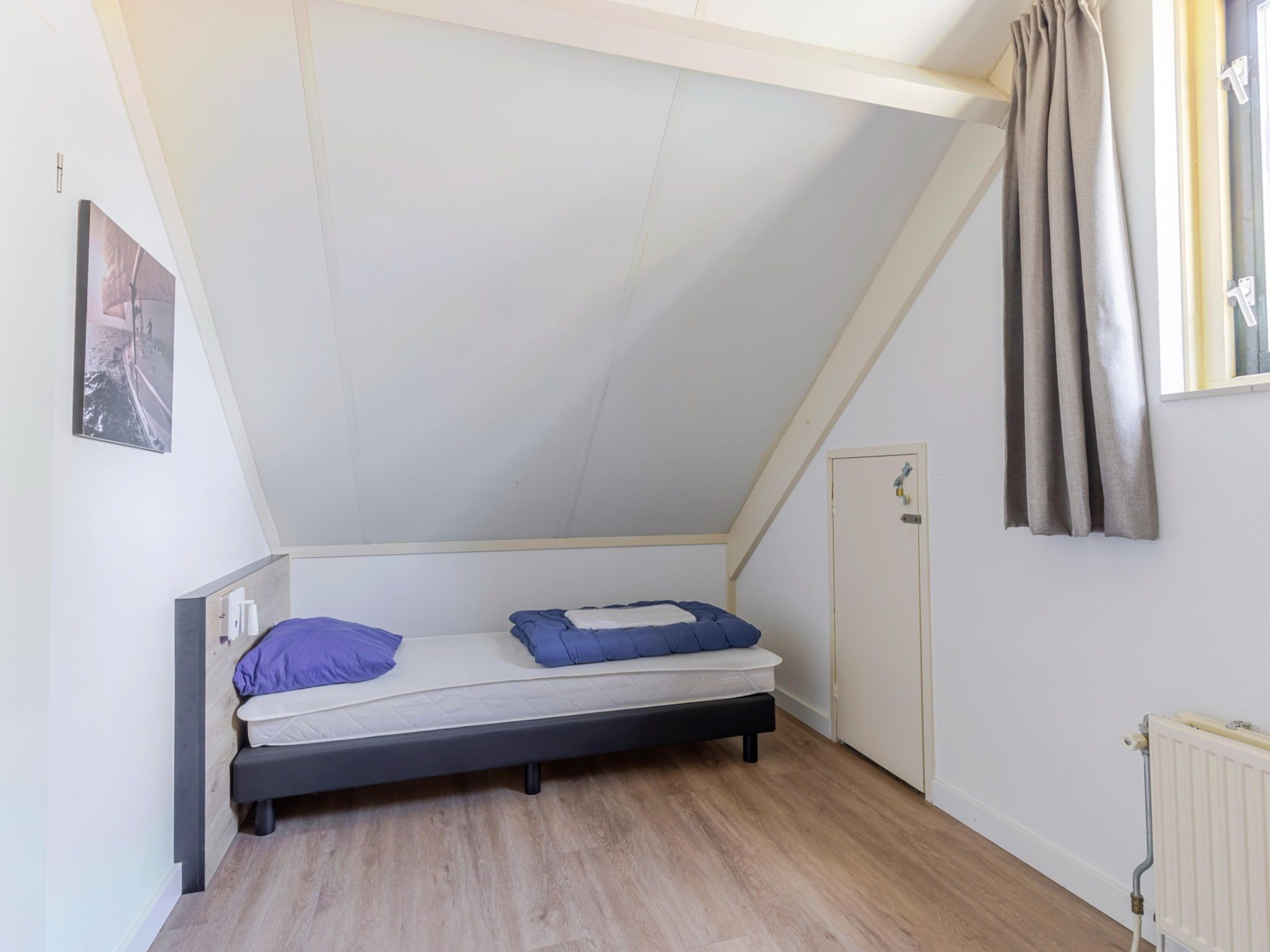 Een slaapkamer van 7 - Persoons Forest 217 Sauna Bungalow (copy) (copy) (copy) in Ewijk