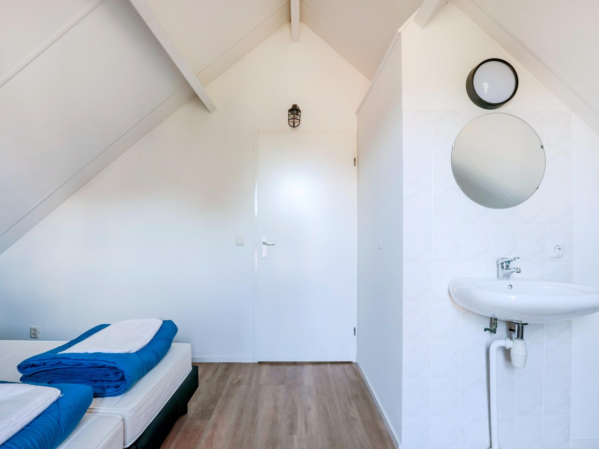 Een slaapkamer van 7 - Persoons Forest 217 Sauna Bungalow (copy) (copy) (copy) in Ewijk