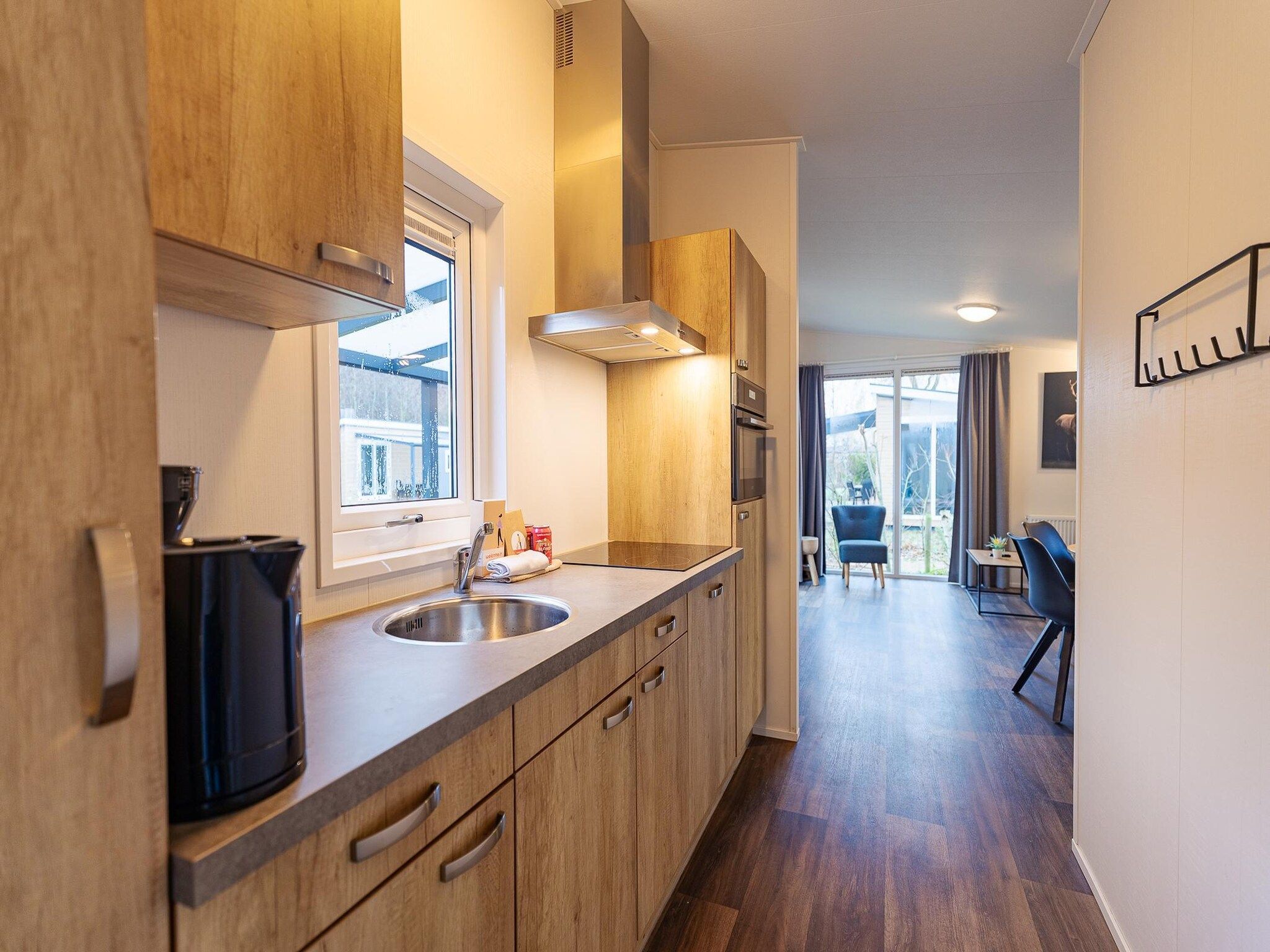 De keuken van Duinhoeve Chalet Zeeland (huisdier toegestaan) in Burgh-Haamstede