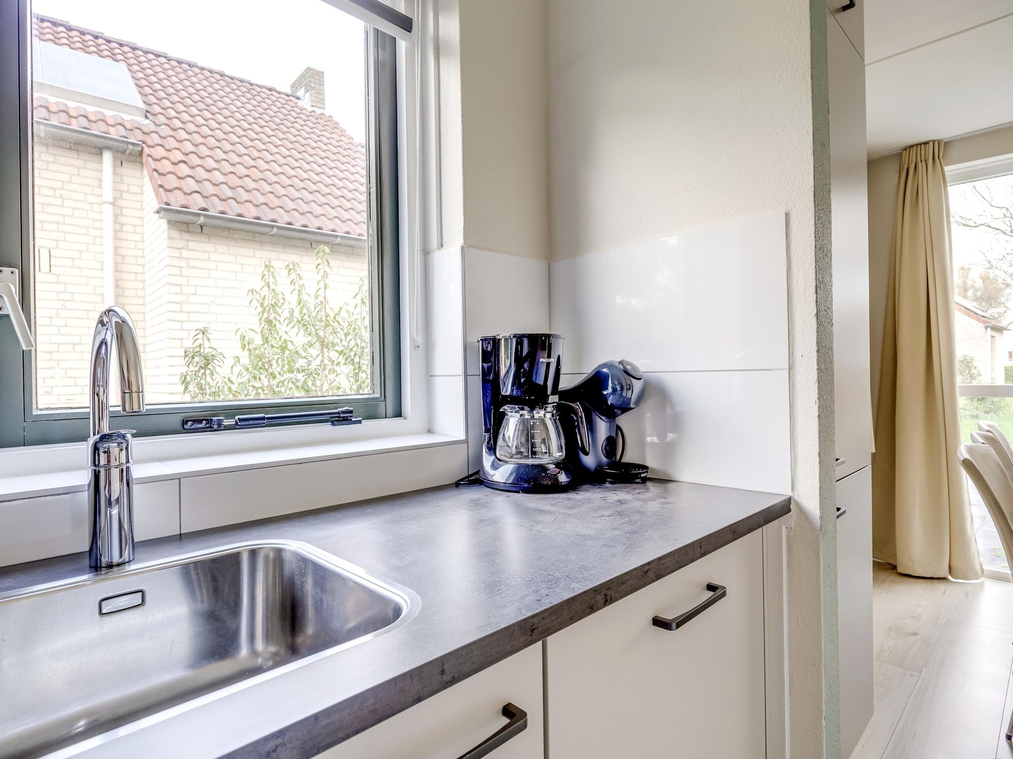 De keuken van 7 - Persoons Forest 217 Sauna Bungalow (copy) (copy) (copy) (copy) in Ewijk