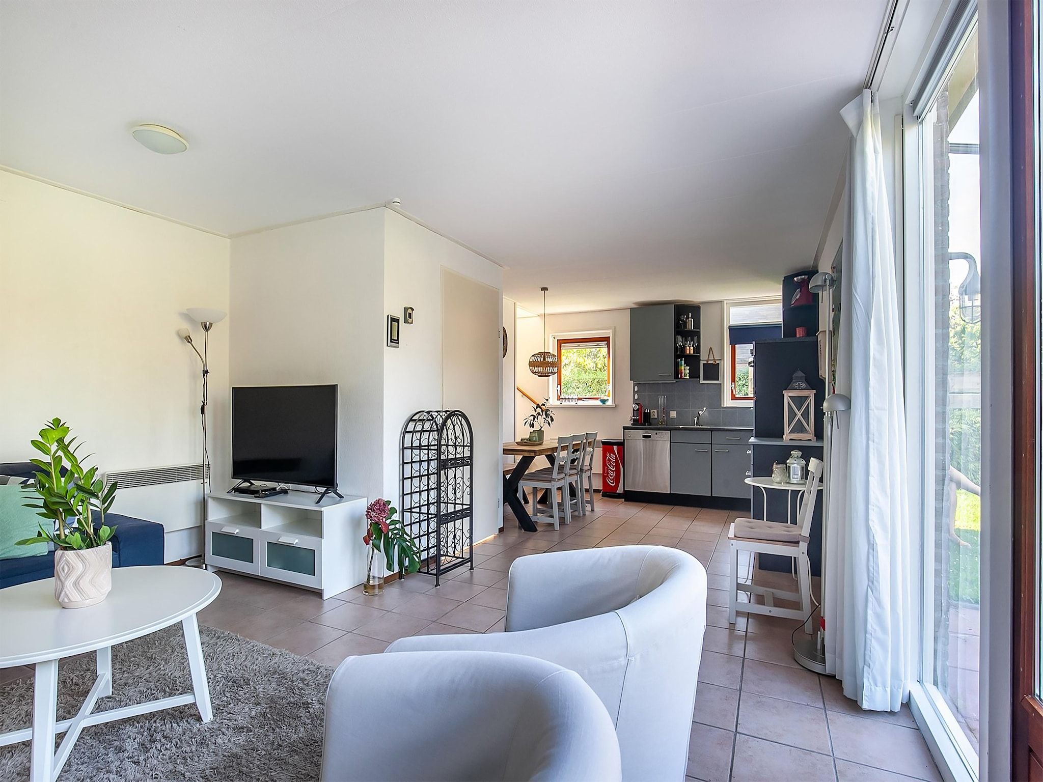 De woonkamer van Combinatiewoningen Wolters in grou