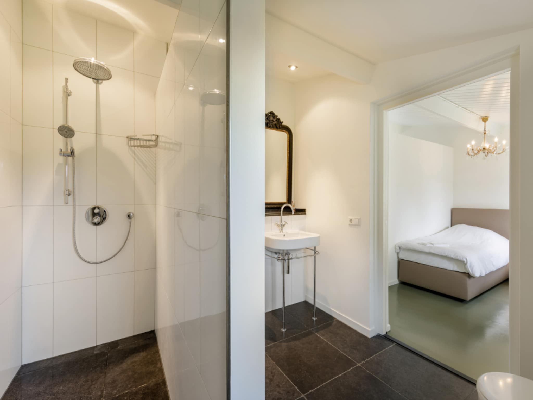 De badkamer van Landhuis Aalten in Aalten