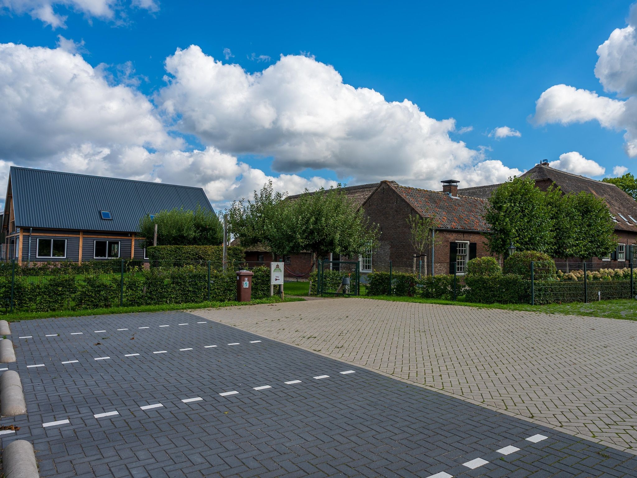 De buitenkant van The New Barn in Montfoort