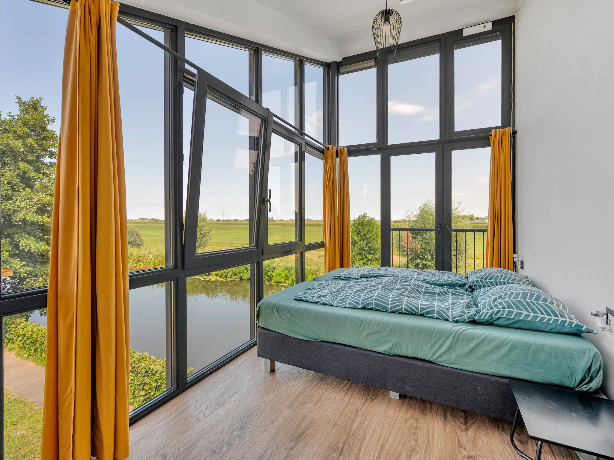 Een slaapkamer van De Waterlelie in Hekendorp