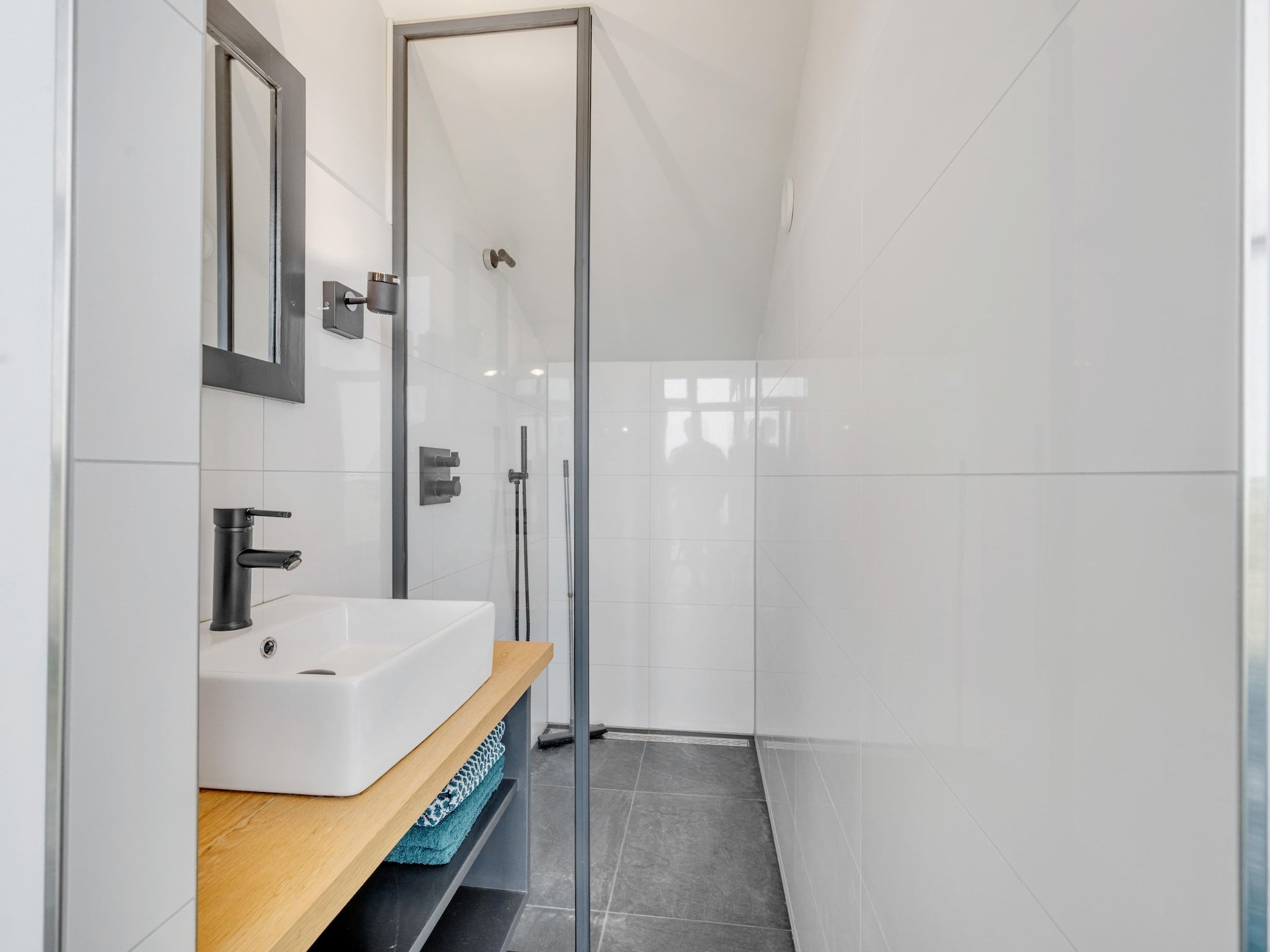 De badkamer van De Waterlelie in Hekendorp