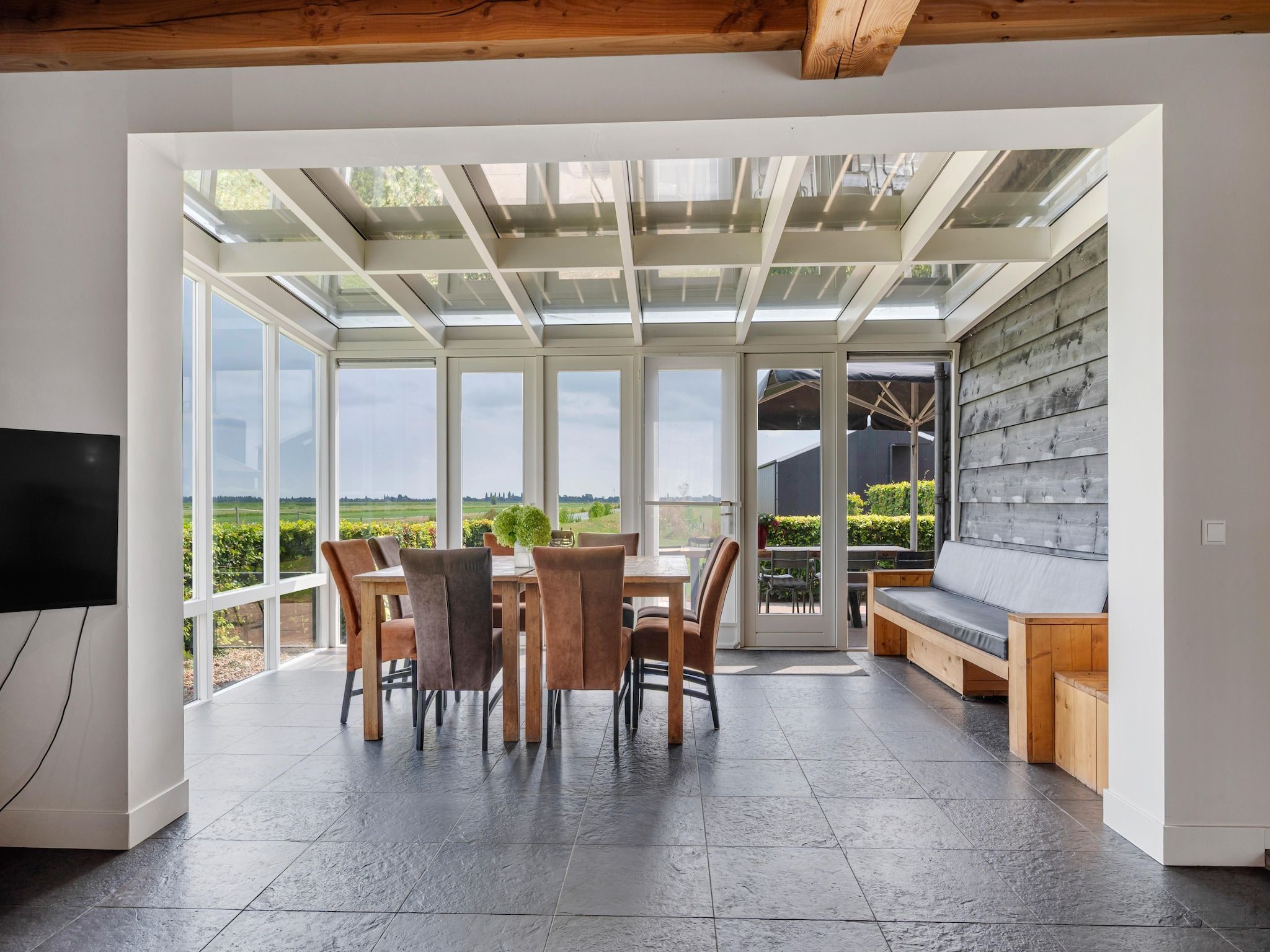 De woonkamer van De Kleine Stal in Snelrewaard