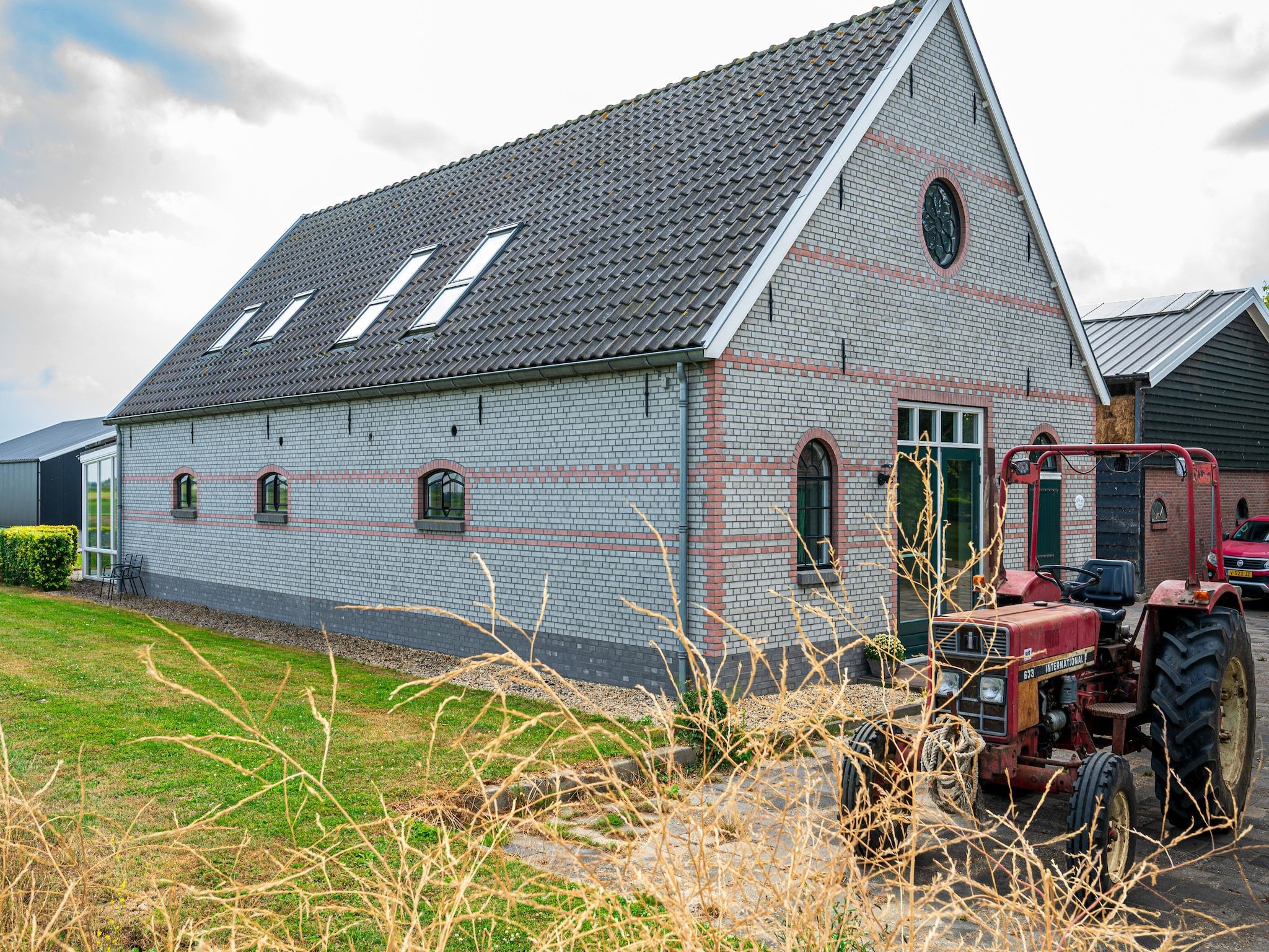 De buitenkant van De Kleine Stal in Snelrewaard