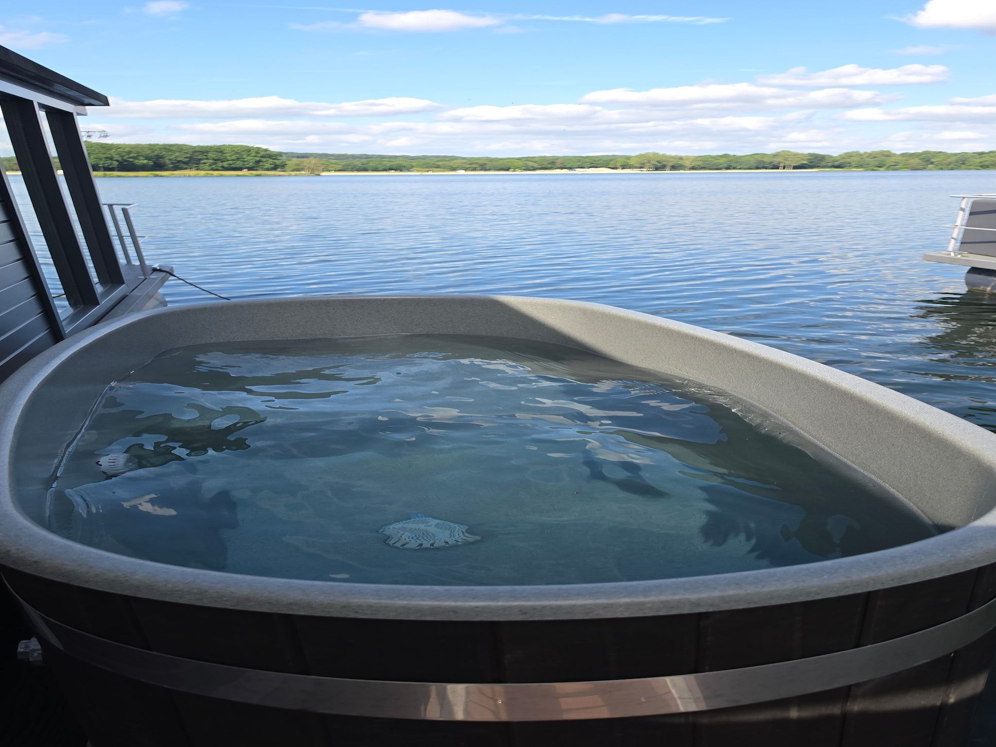 Wellness bij Houseboat Marina Mookerplas with Duo Hot Tub | 4 - 6 people in Middelaar