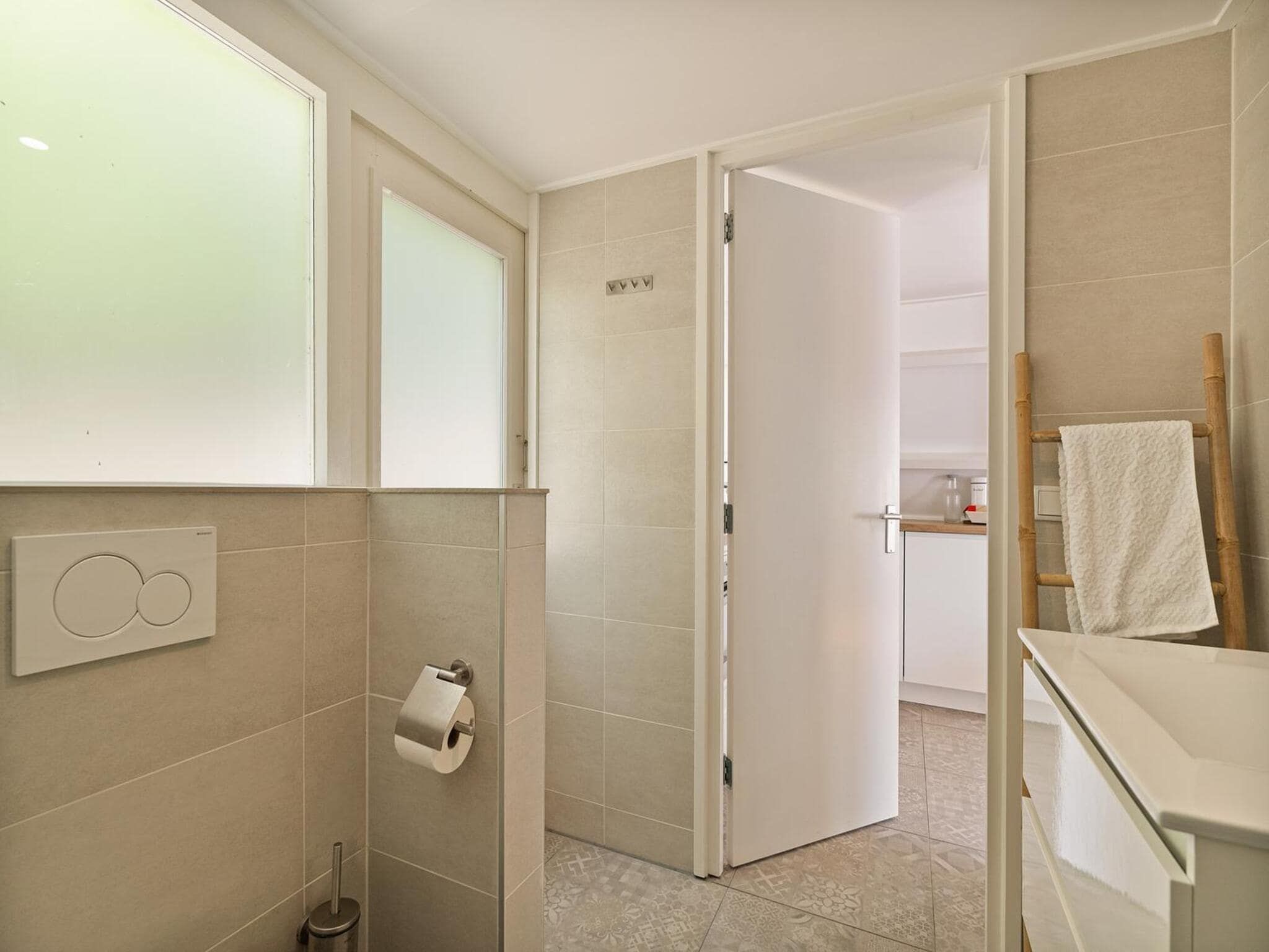 De badkamer van Sandepark 37 in Groote Keeten