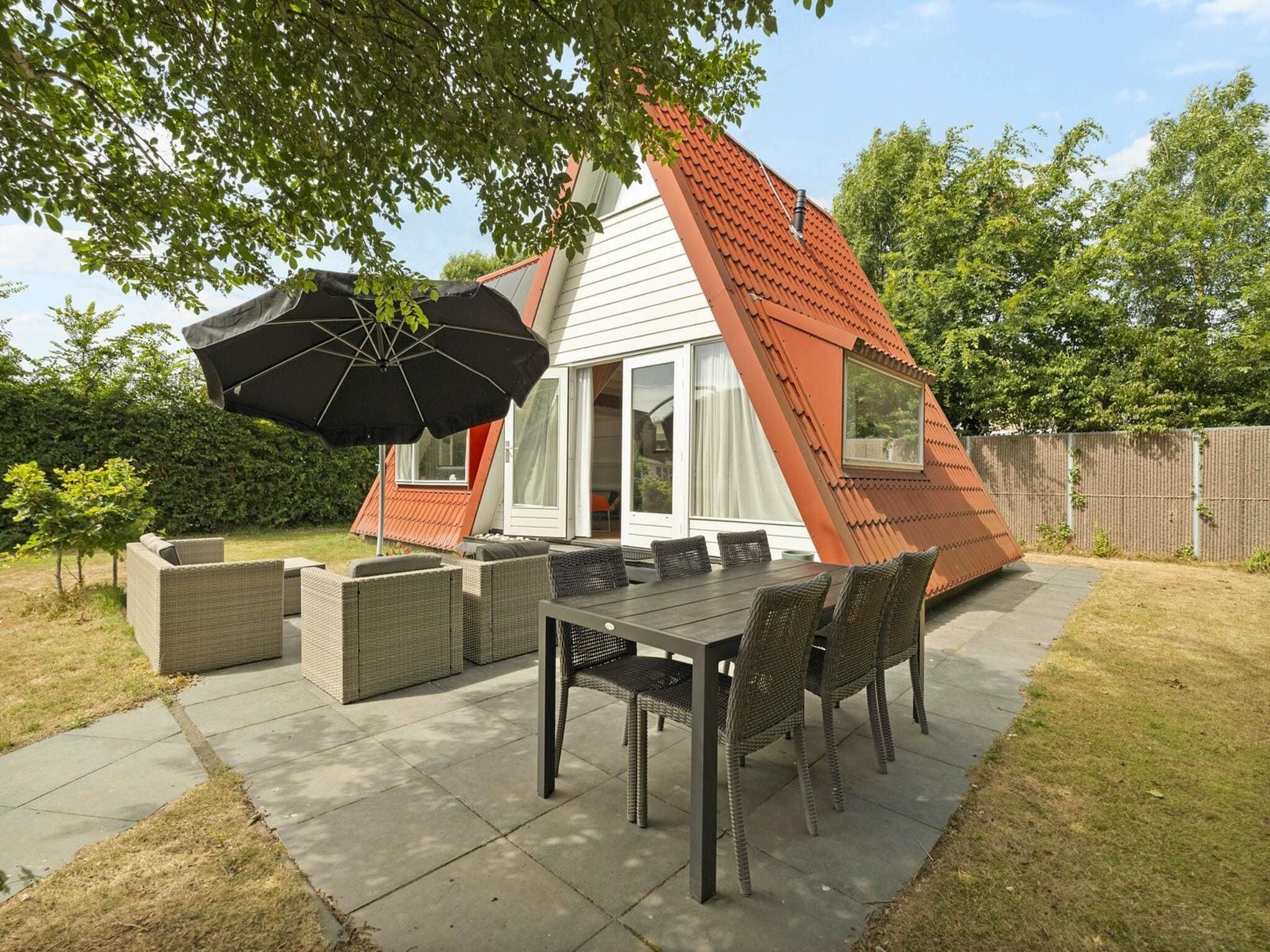 Het terras van Sandepark 37 in Groote Keeten