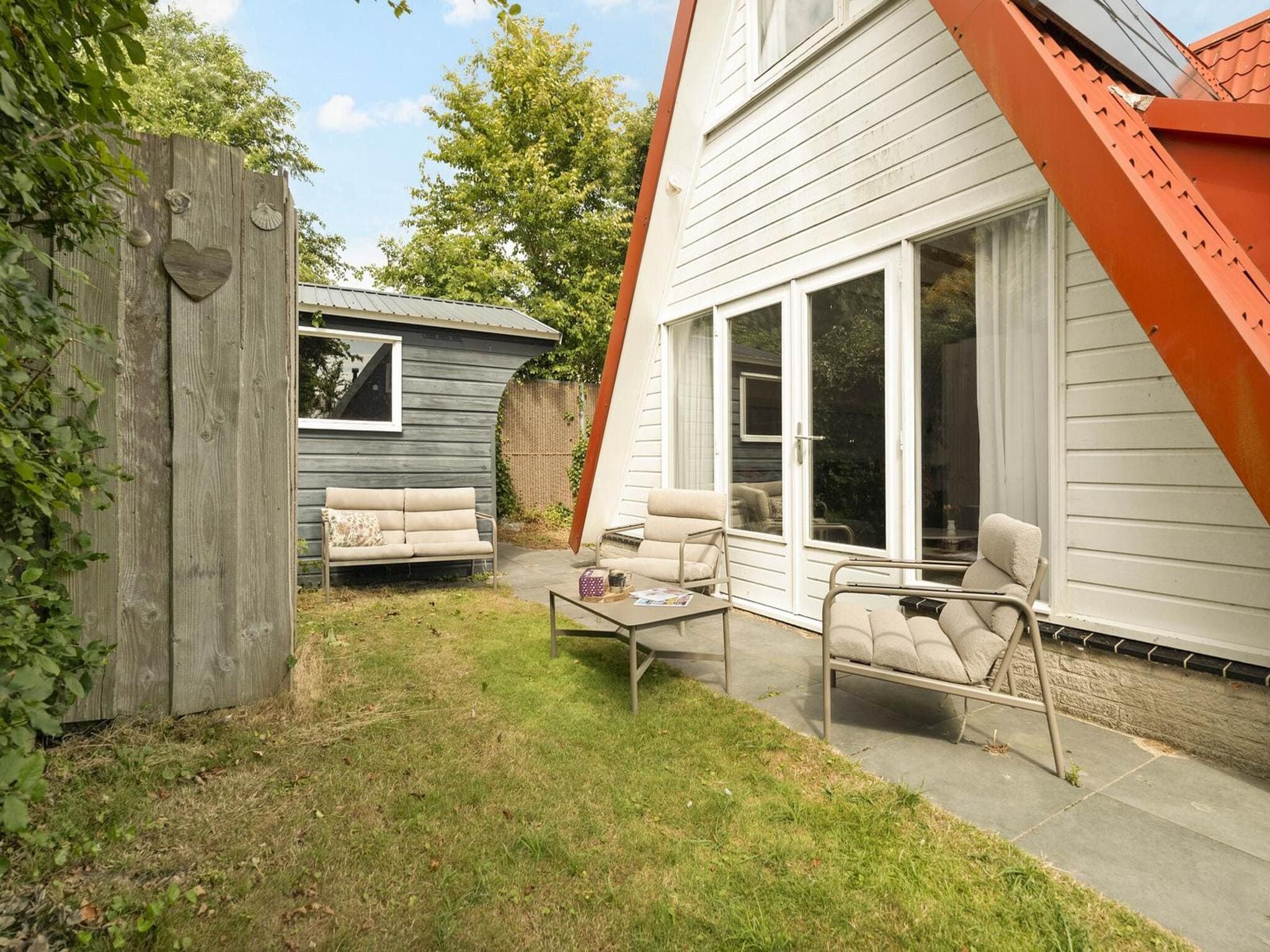 Het terras van Sandepark 37 in Groote Keeten