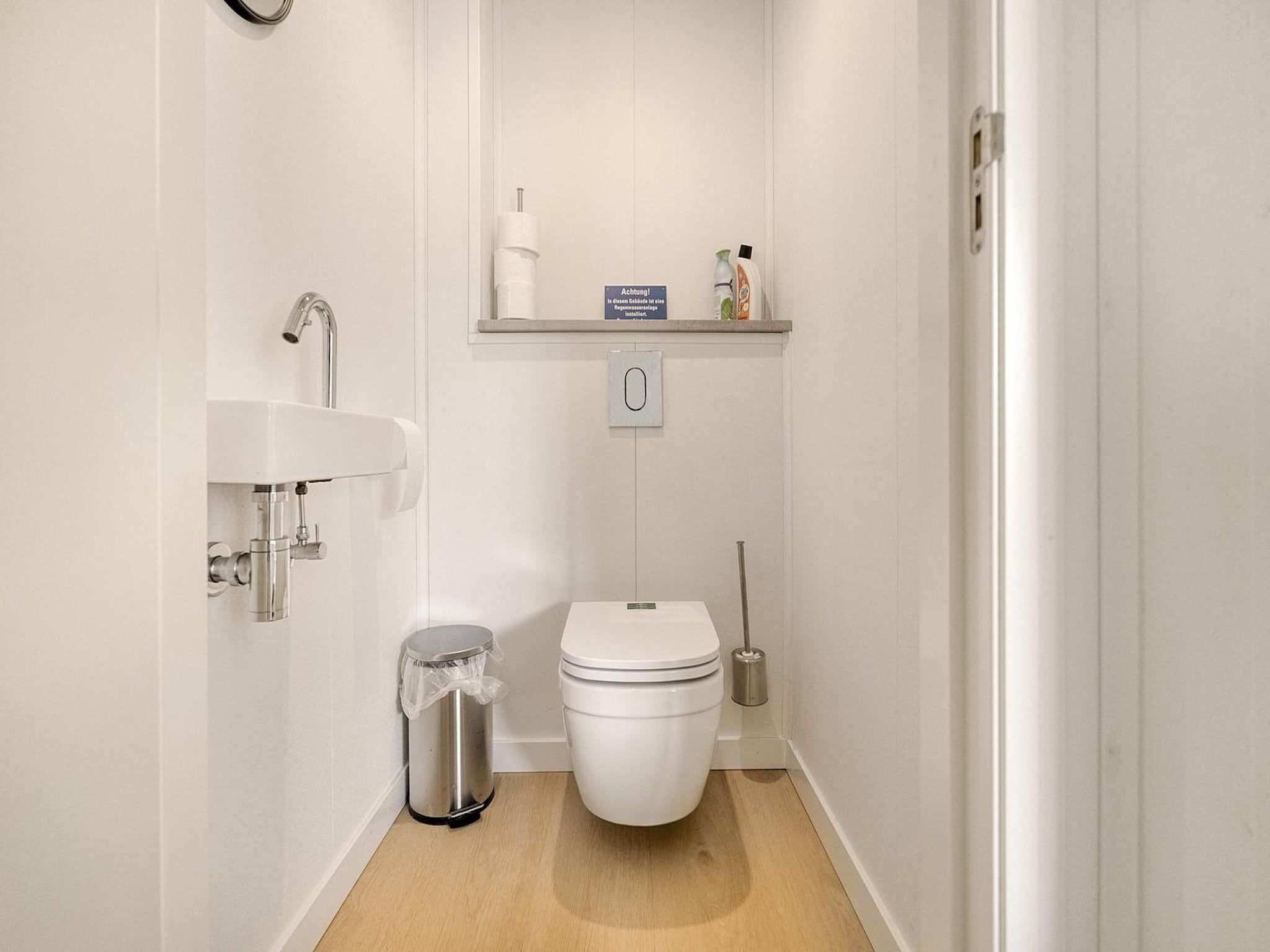 De badkamer van Eureka 57 in Sint Maartensvlotbrug