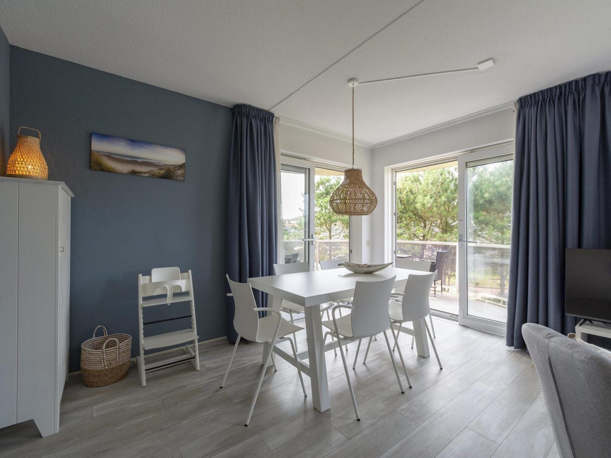 De eetkamer van Residence Juliana 58 | Julianadorp aan Zee | Balcony (copy) in Julianadorp