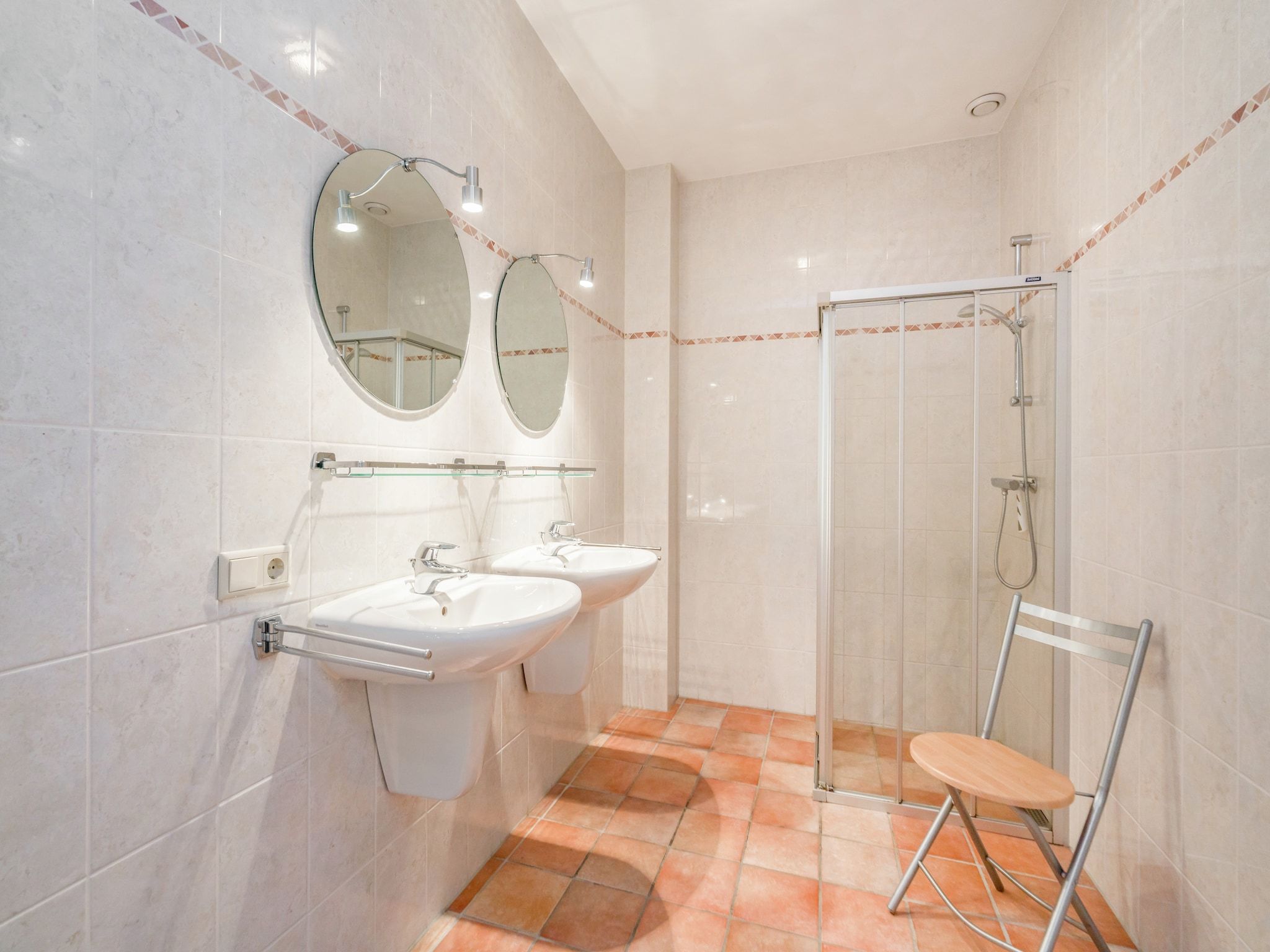 De badkamer van Gerhardeshoeve in Hardenberg-Rheeze