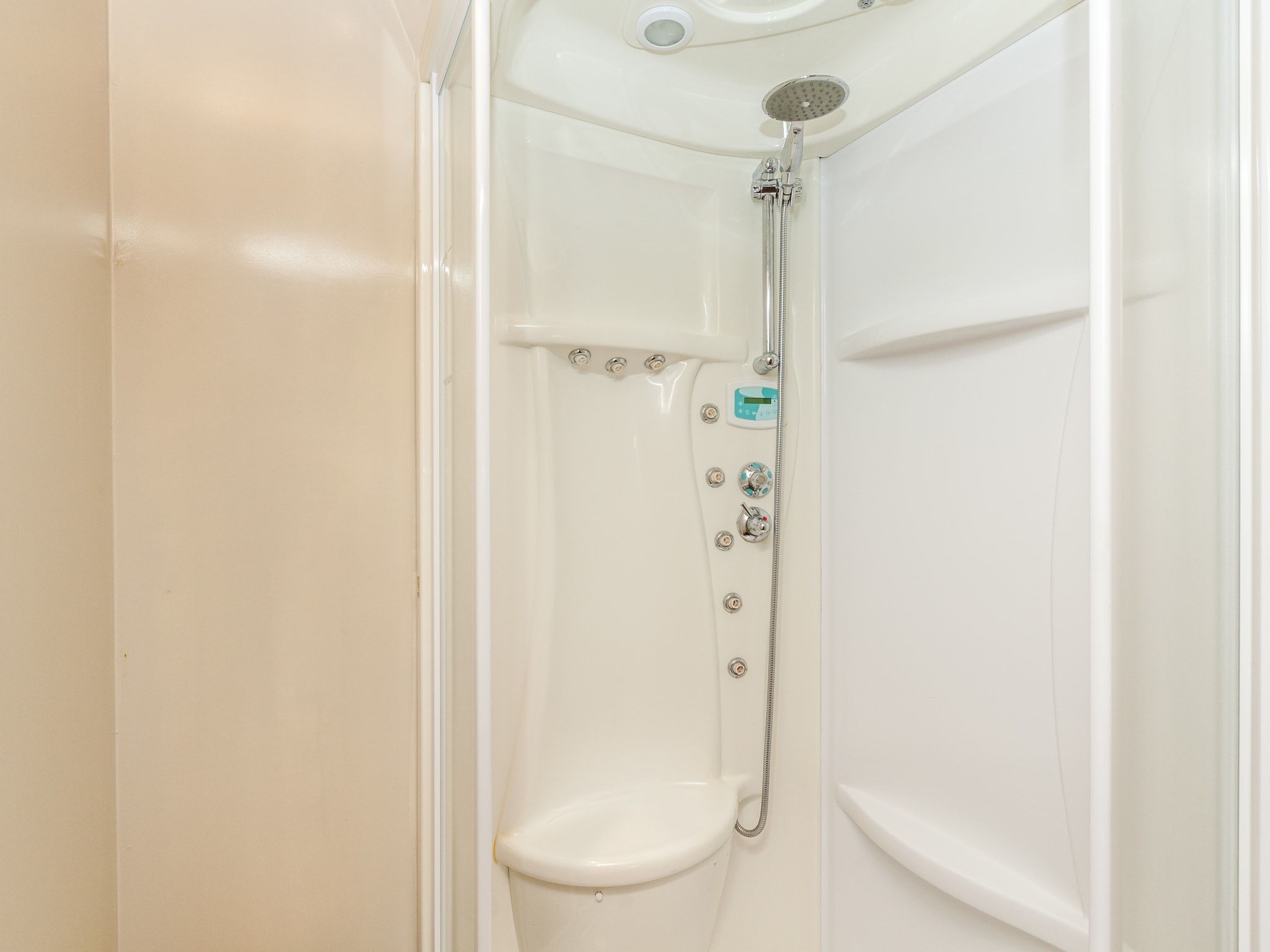 De badkamer van De Hytte in Balkbrug