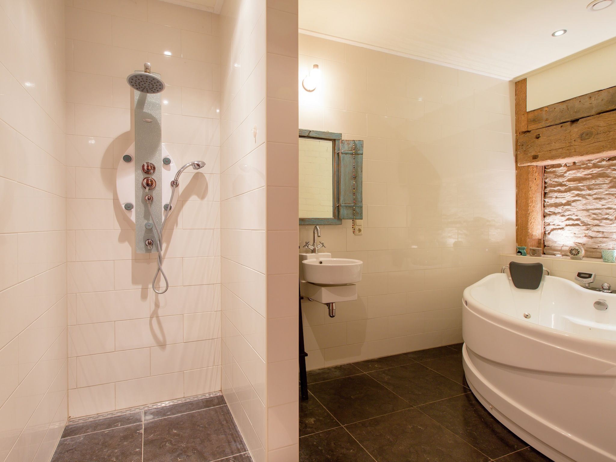 De badkamer van De Goudsbloem in Molkwerum