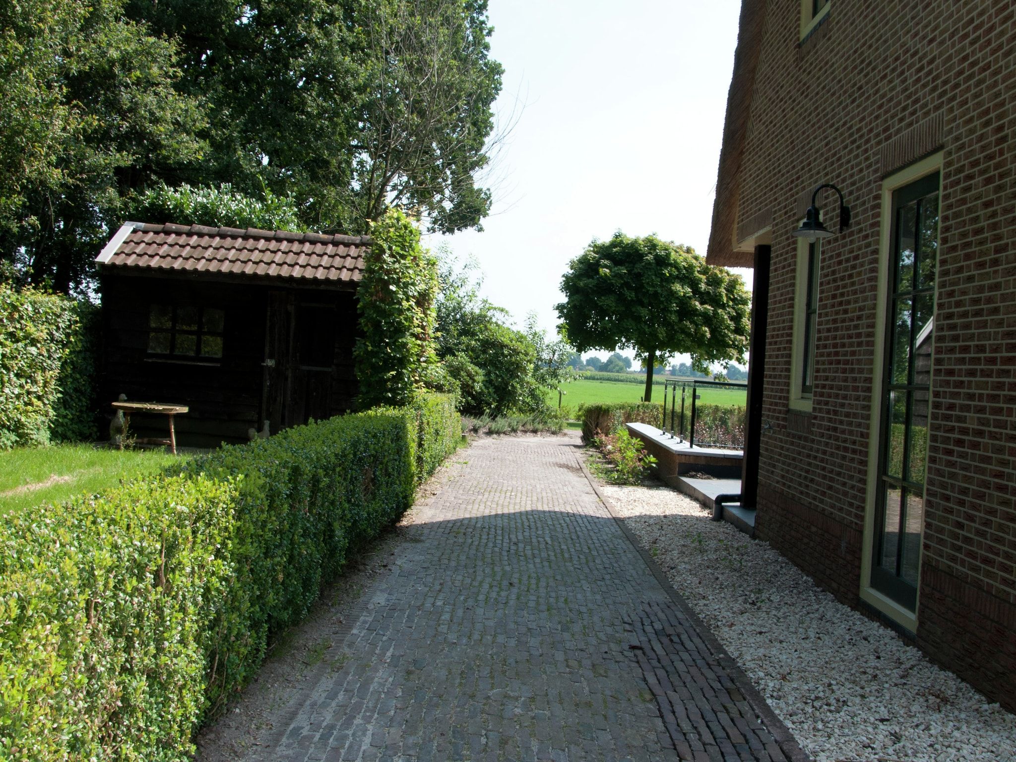 De tuin van Landhuis de Linde in Nijensleek