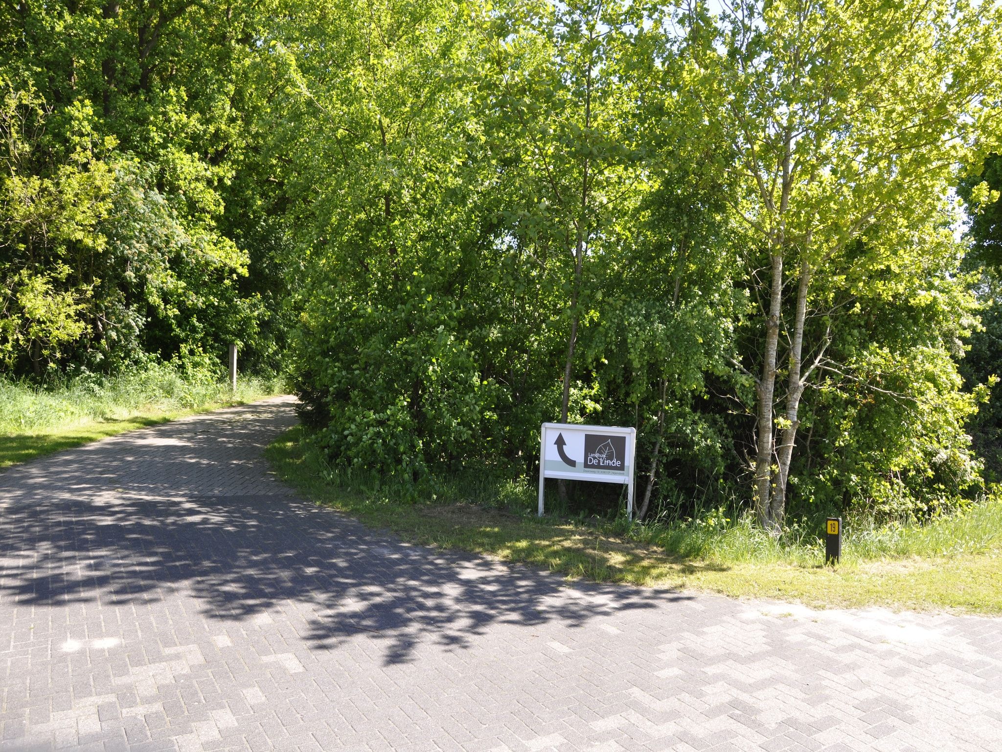 De tuin van Landhuis de Linde in Nijensleek