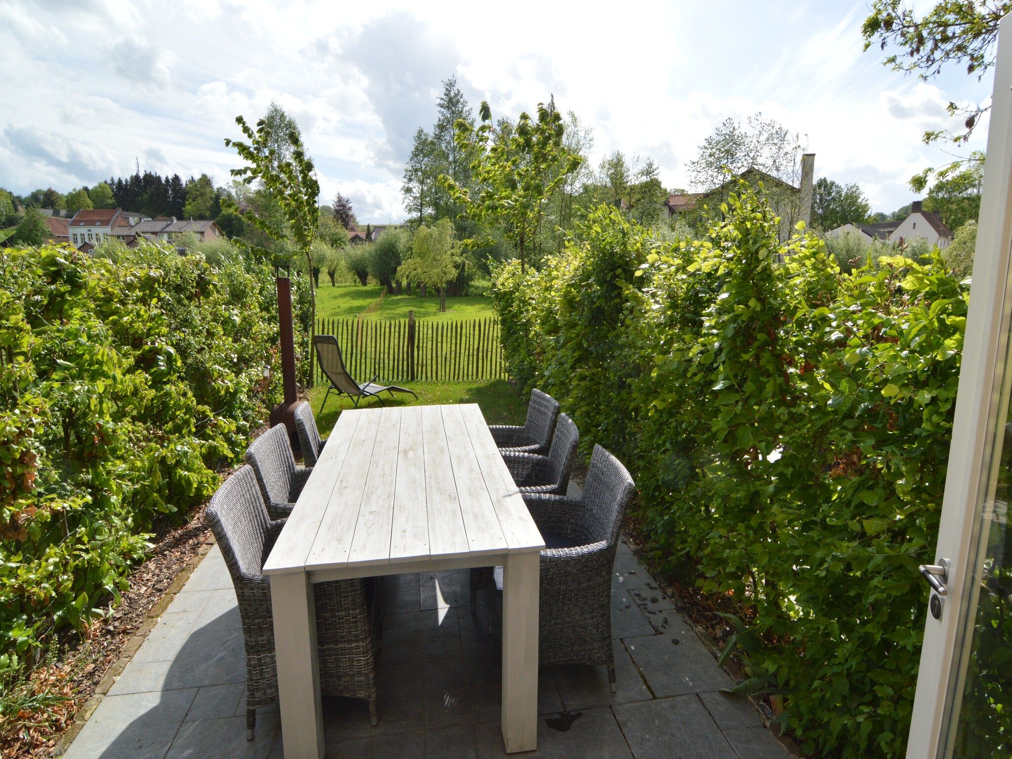 Het terras van Hoeve A Gen Water - Hummesknupke in Slenaken