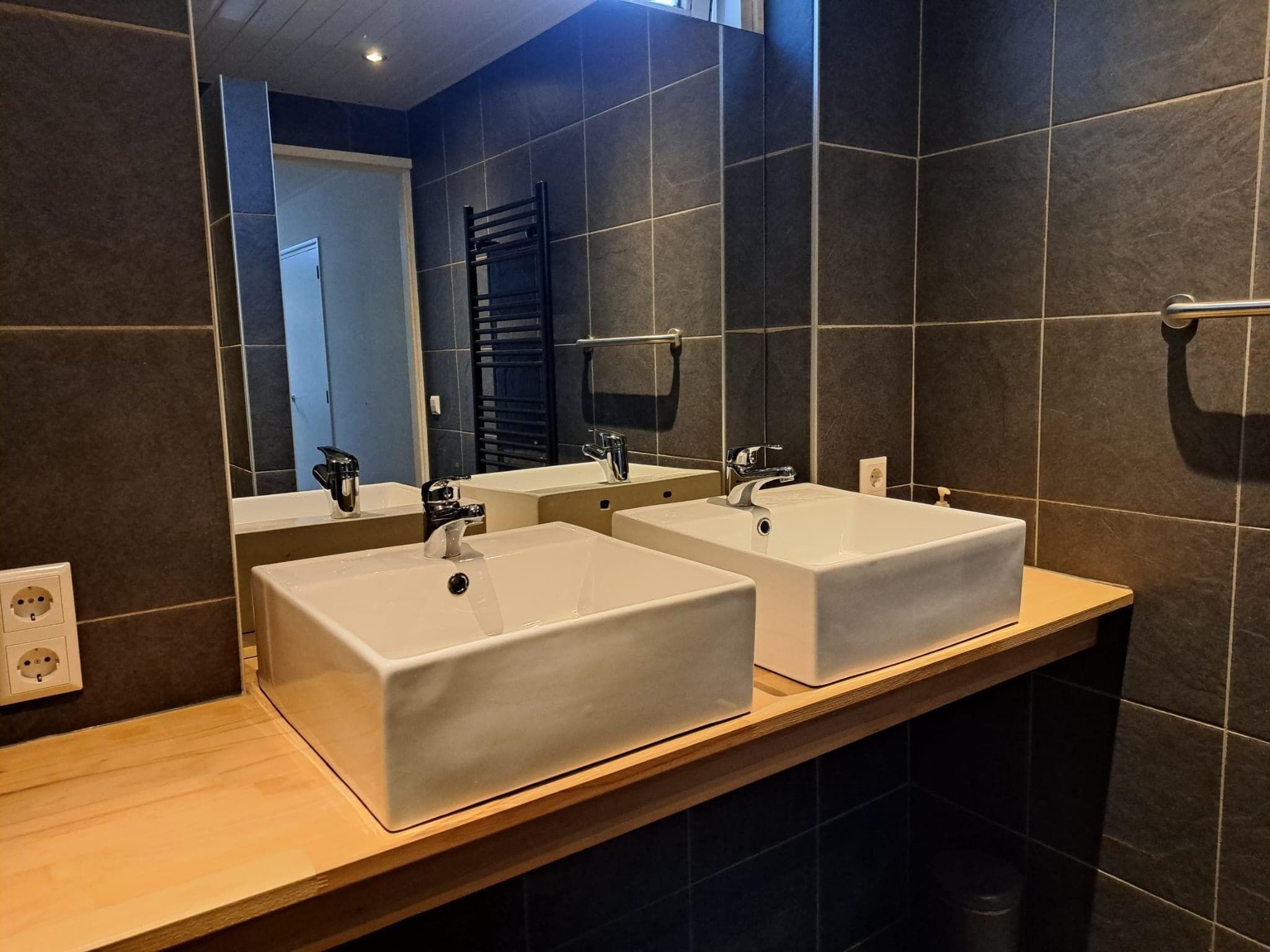 De badkamer van Vier Vogelenzang in Vessem