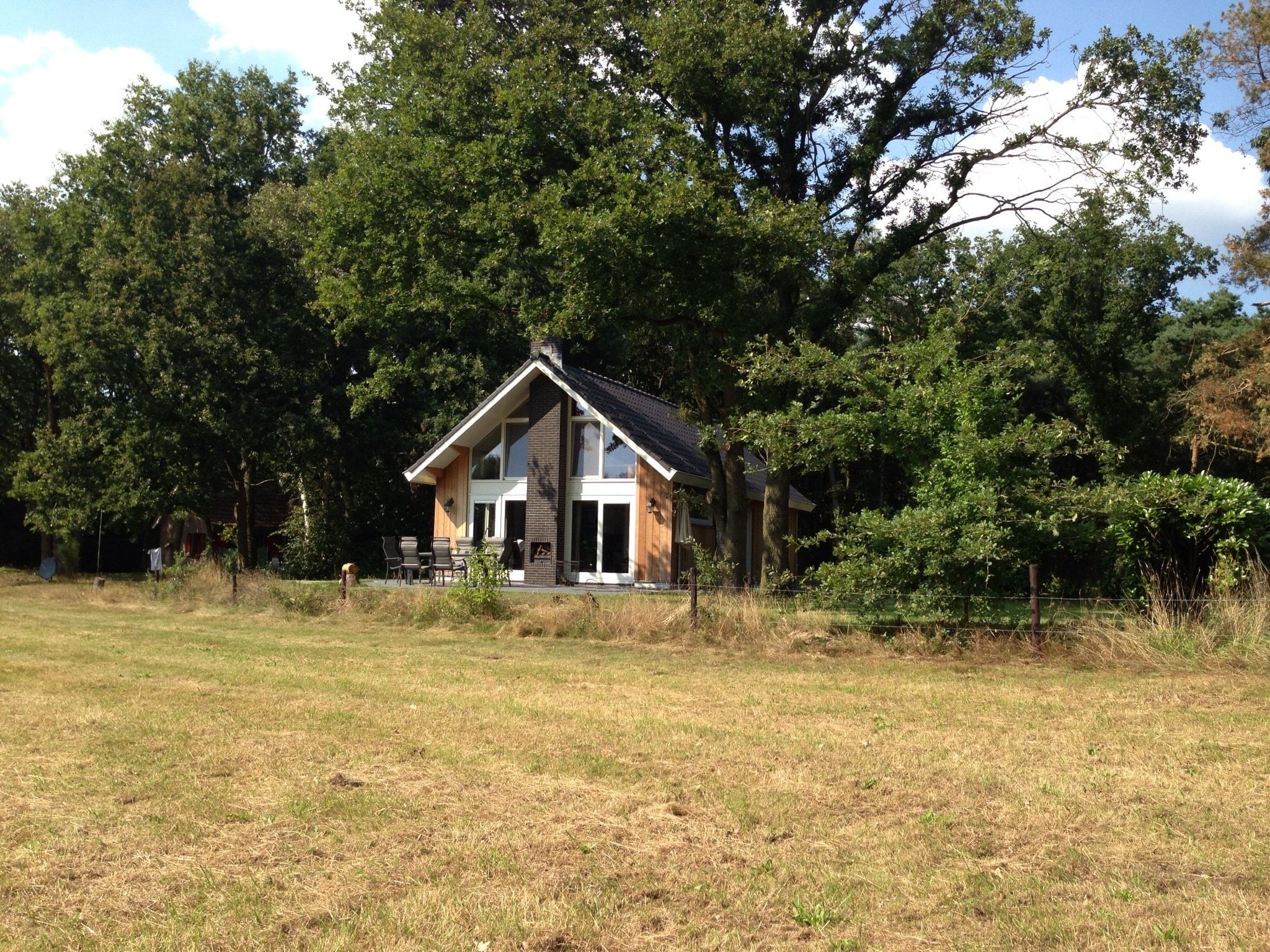 De buitenkant van Veldzicht in Reutum-Weerselo