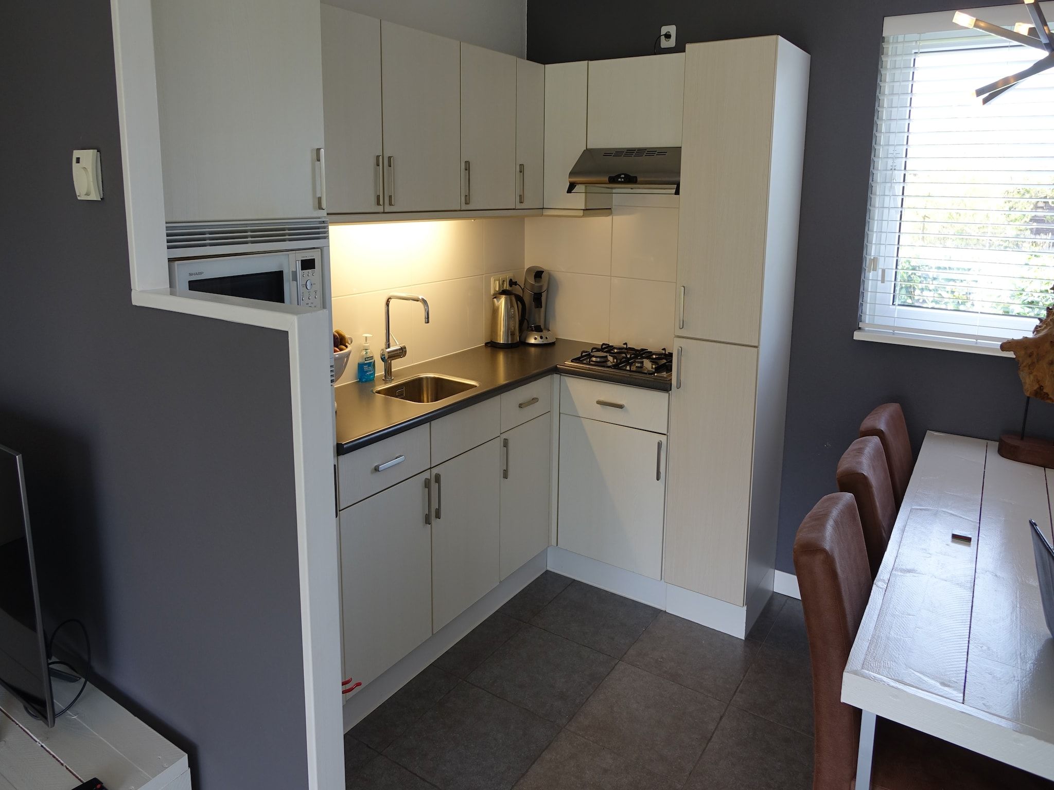 De keuken van Wellness aan het Water in Eernewolde in Earnewald