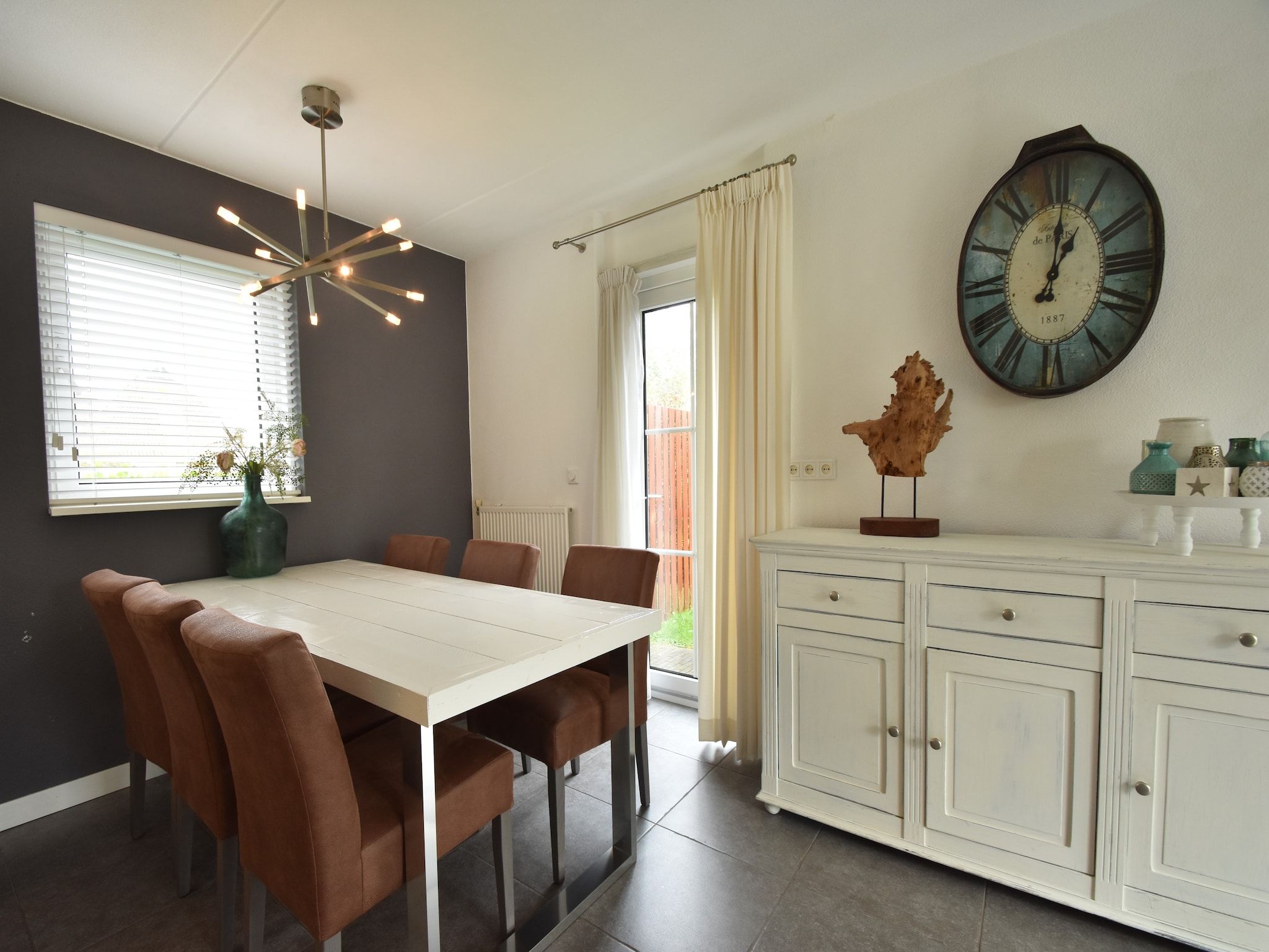 De eetkamer van Wellness aan het Water in Eernewolde in Earnewald