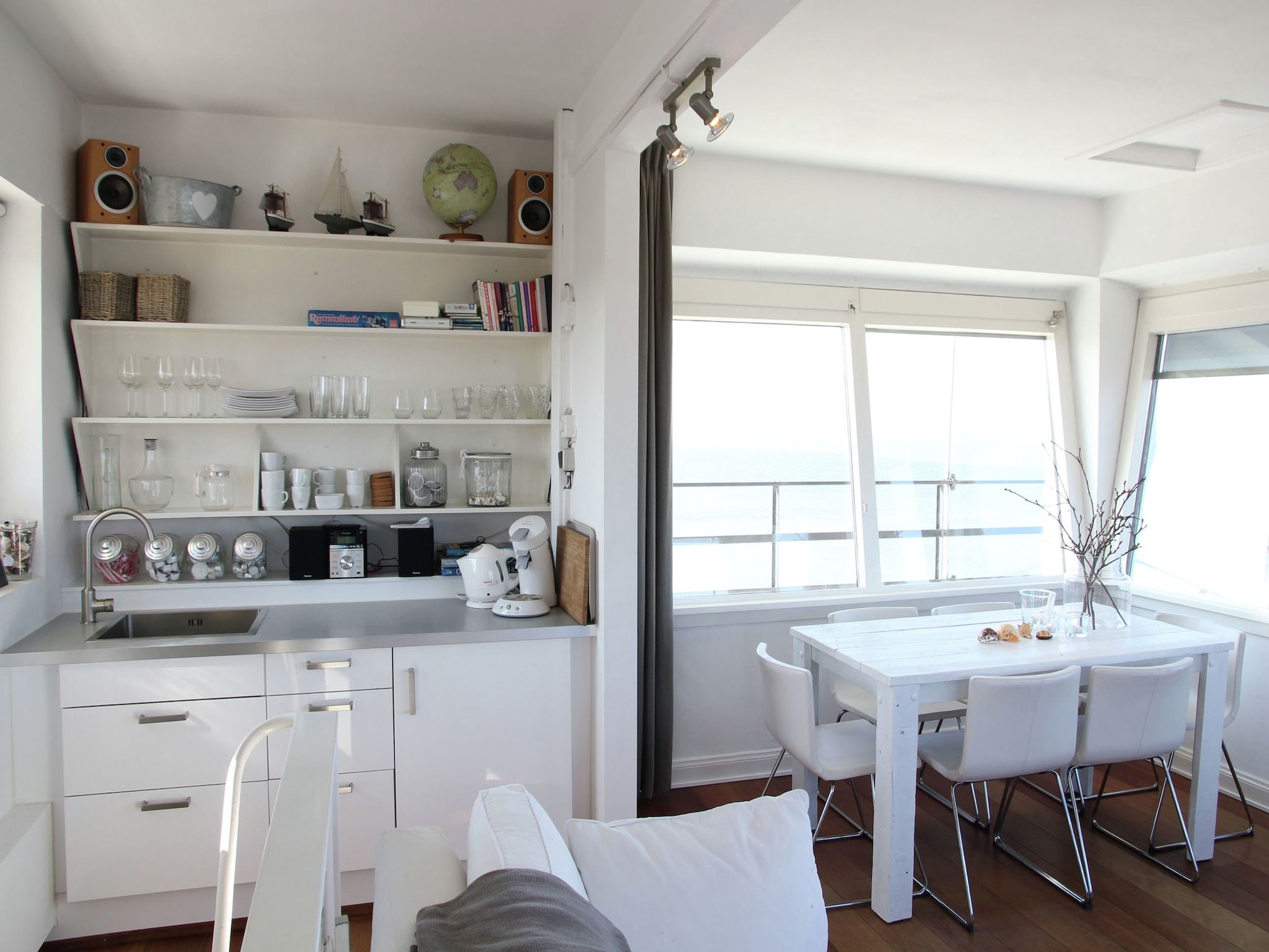 De eetkamer van De Kustwachttoren in Huisduinen