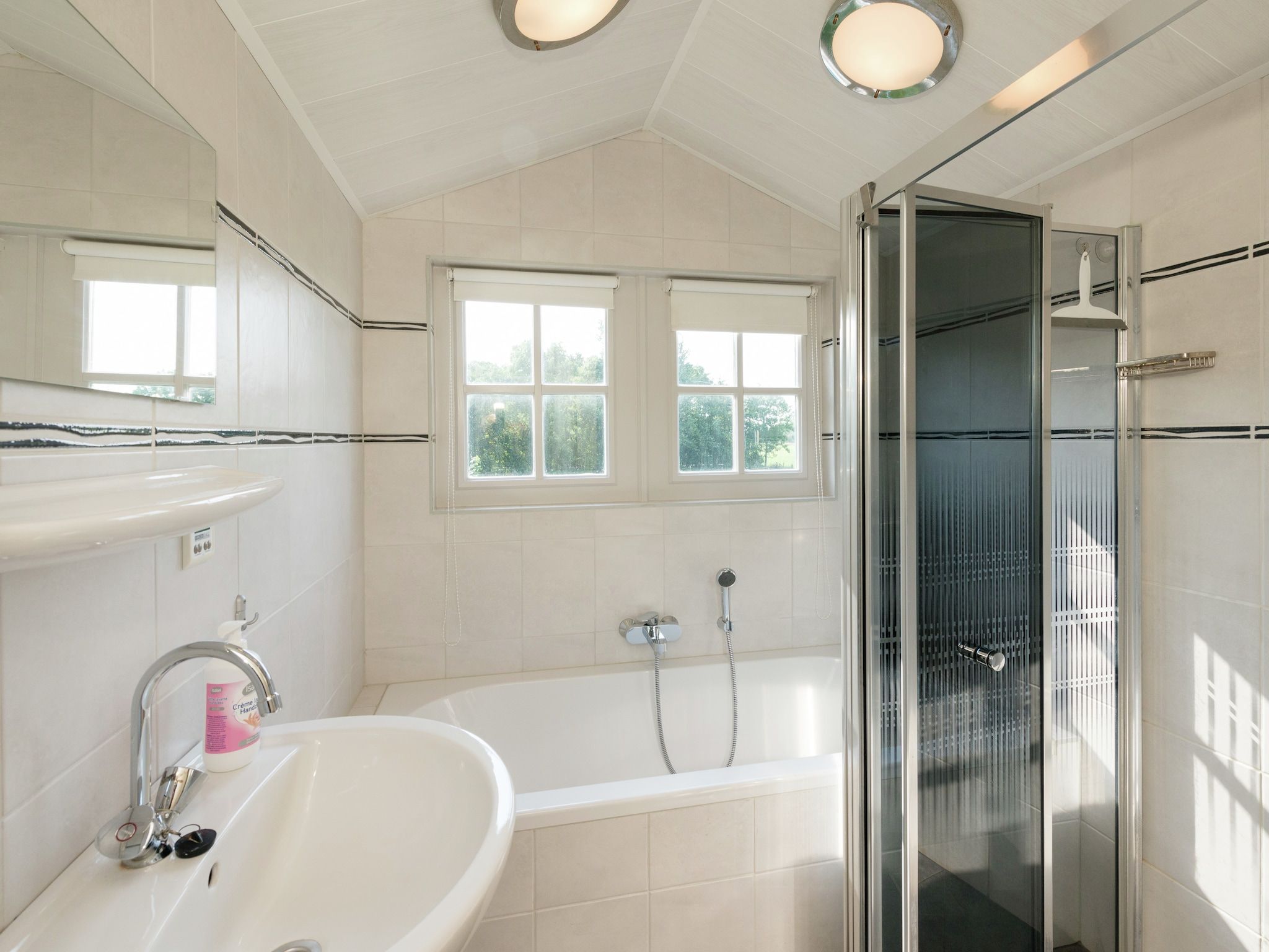 De badkamer van De Grutto in Hippolytushoef