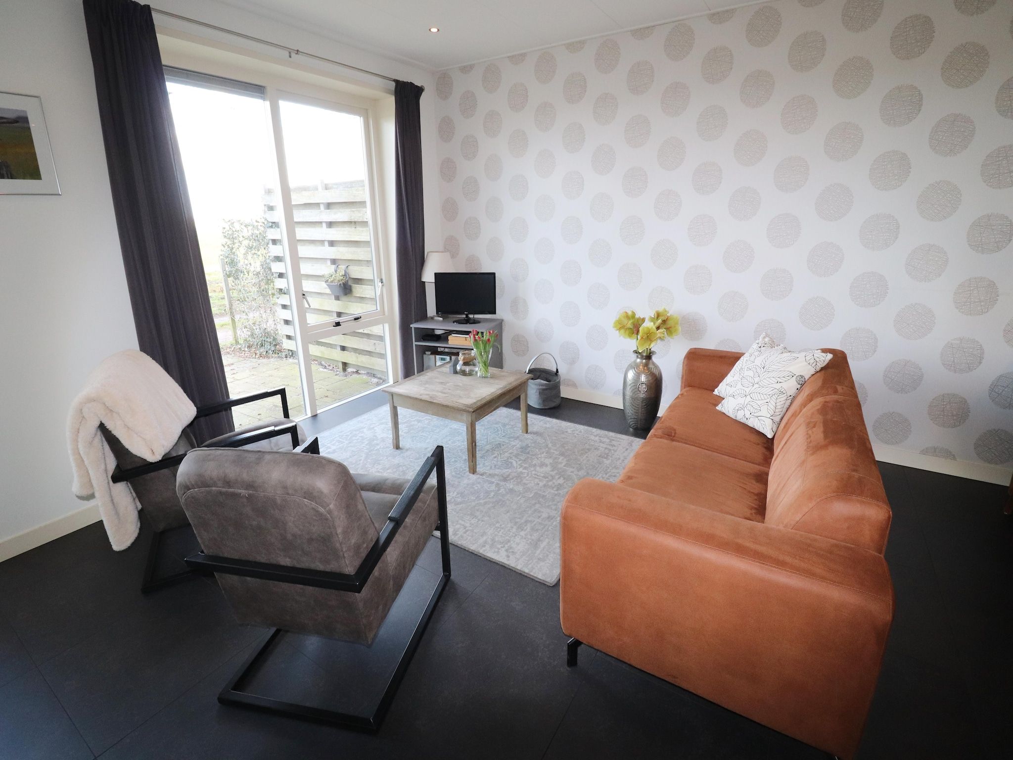 De woonkamer van Berkenhof in Workum