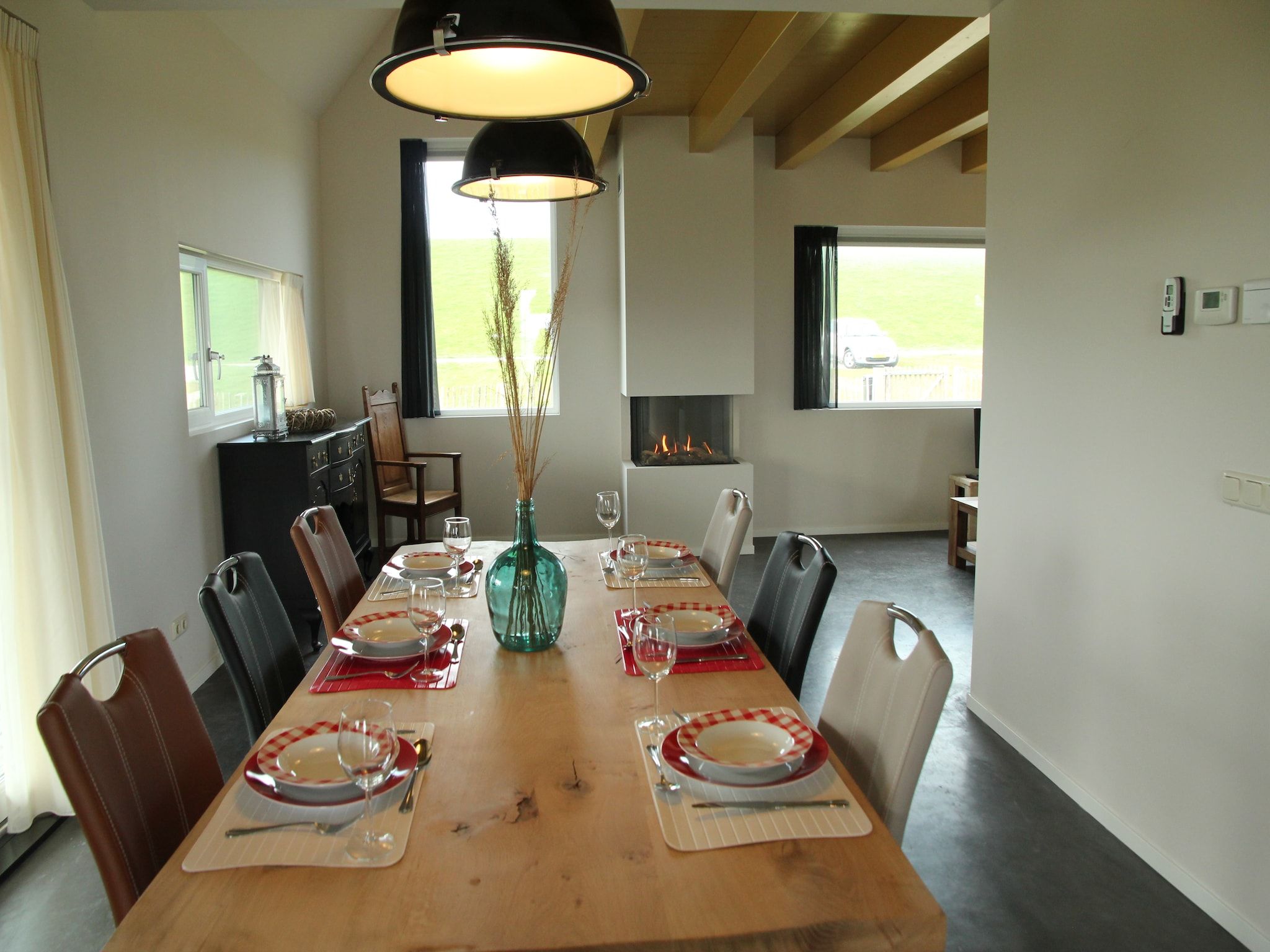 De eetkamer van Zeedijk I in Tzummarum