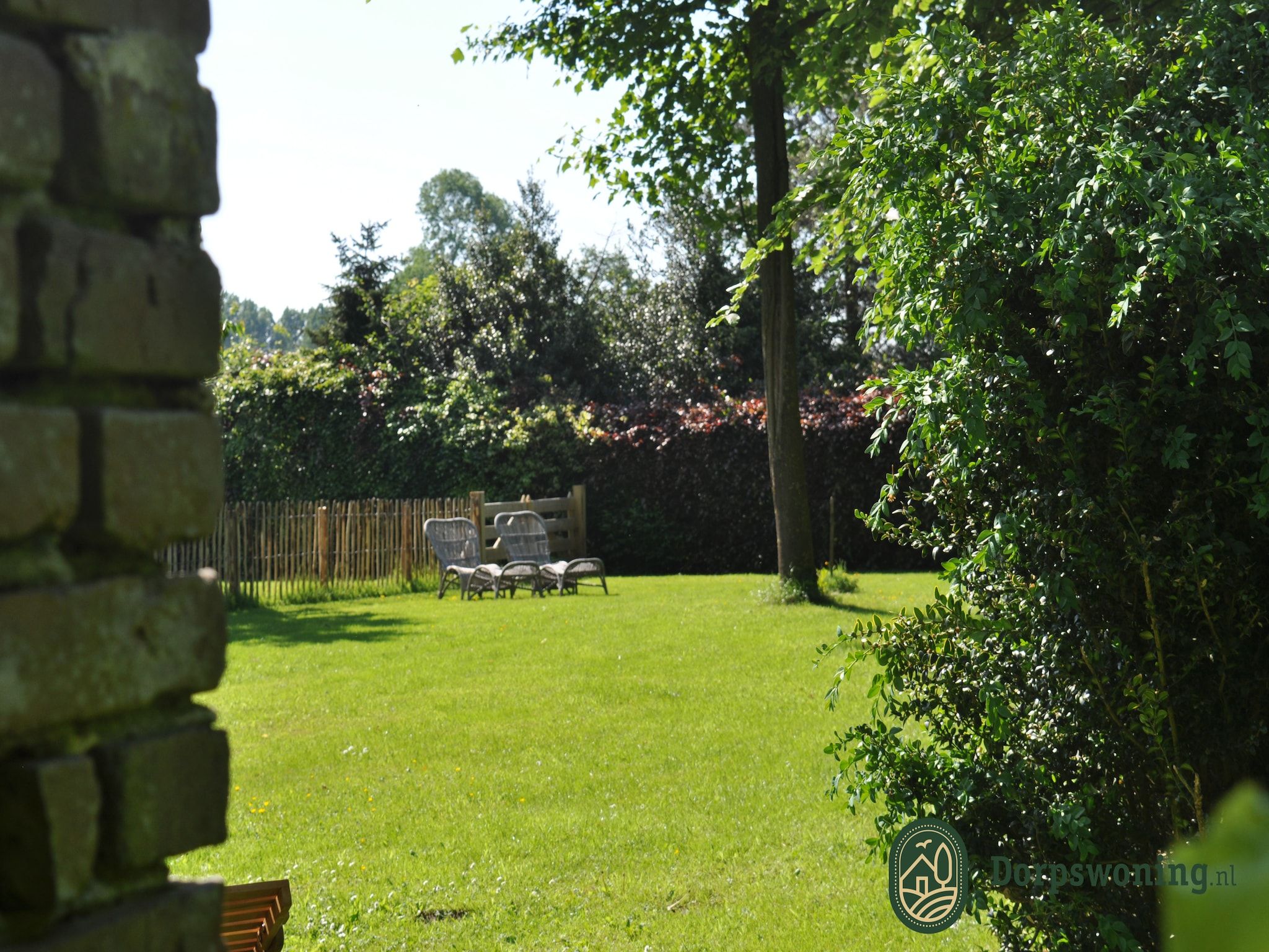 De tuin van Dorpswoning Op Niveau in Leende