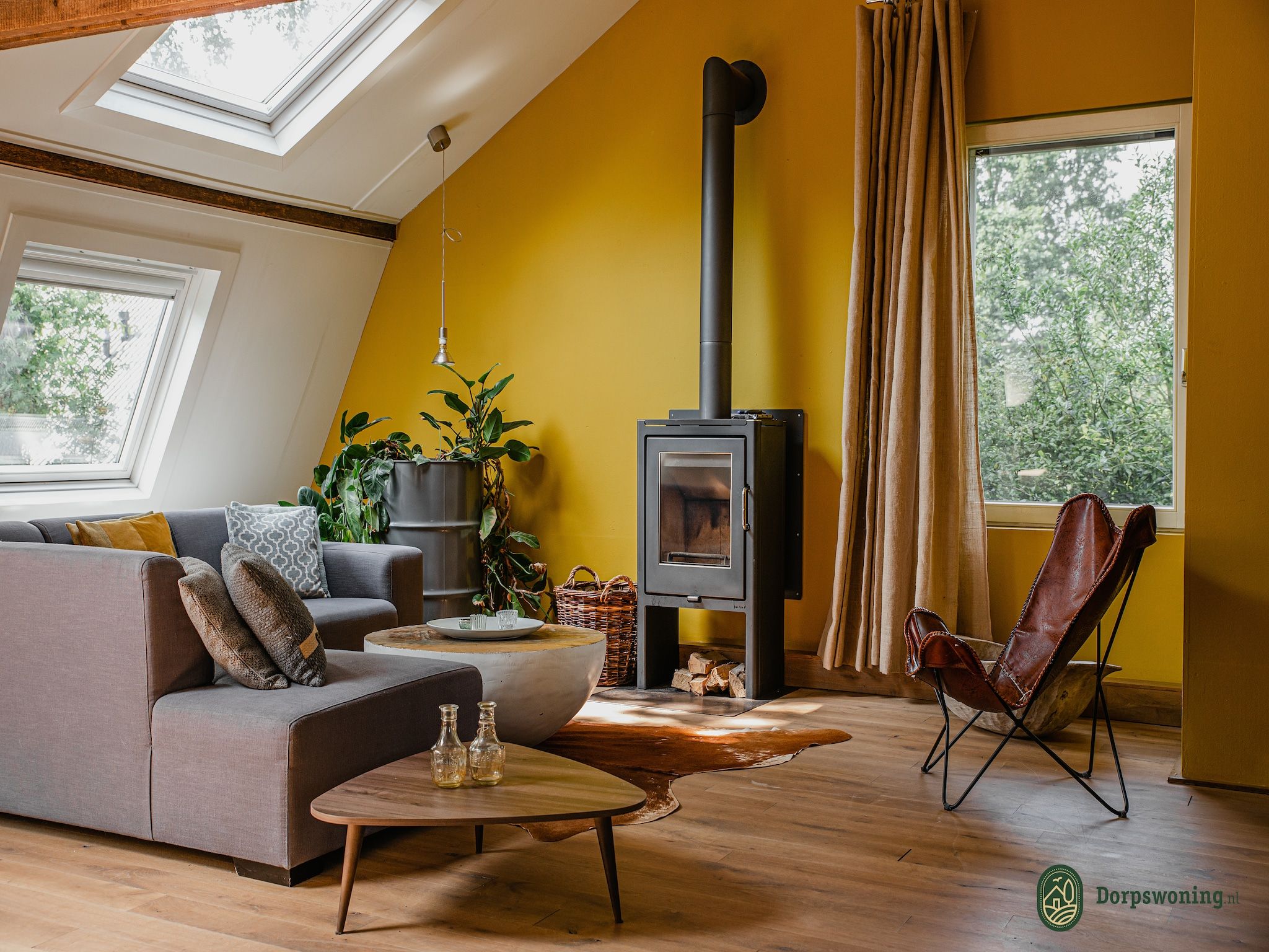 De woonkamer van Dorpswoning Op Niveau in Leende