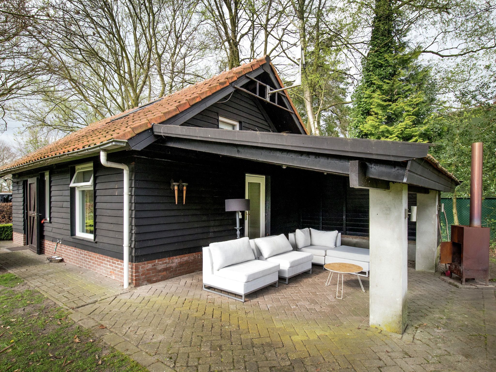 Het terras van Dorpswoning Het Knusse in Leende