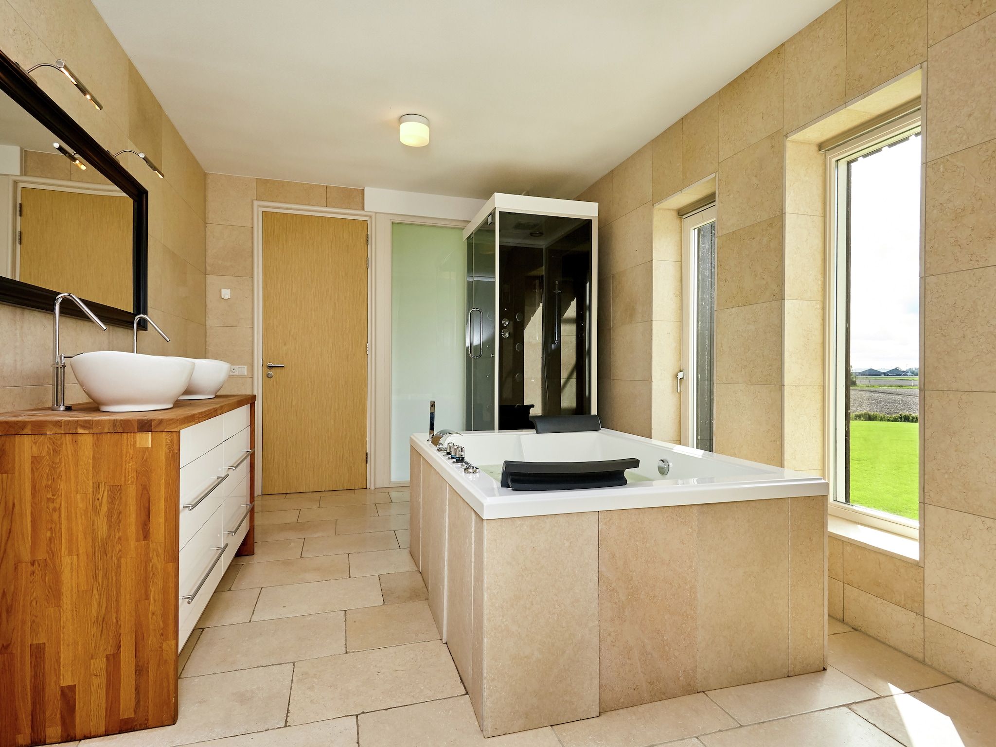 De badkamer van Landhuis Wad Anders in Wierum