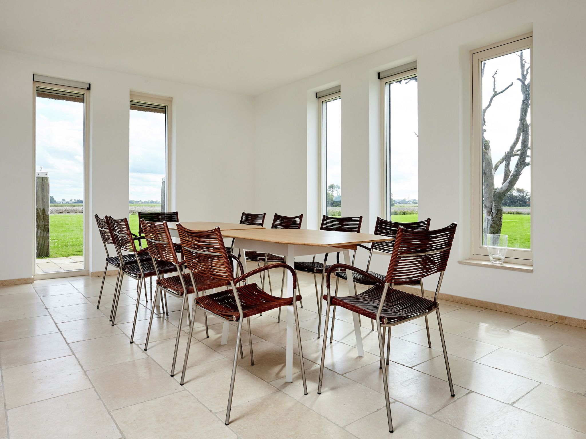 De eetkamer van Landhuis Wad Anders in Wierum