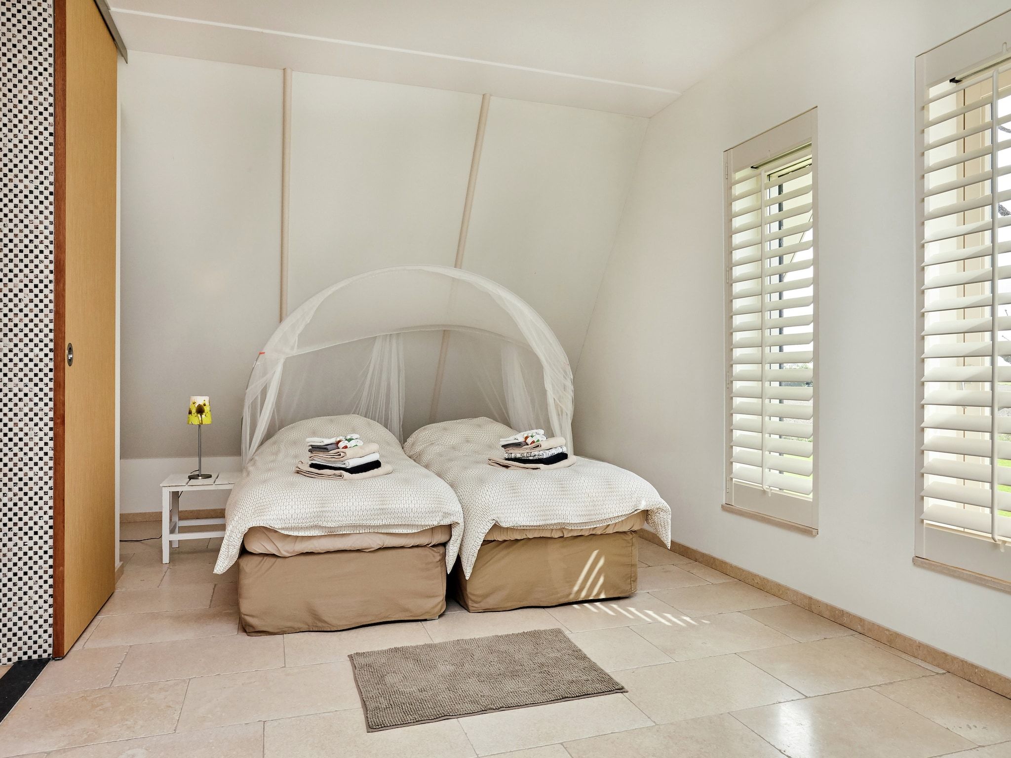 Een slaapkamer van Landhuis Wad Anders in Wierum