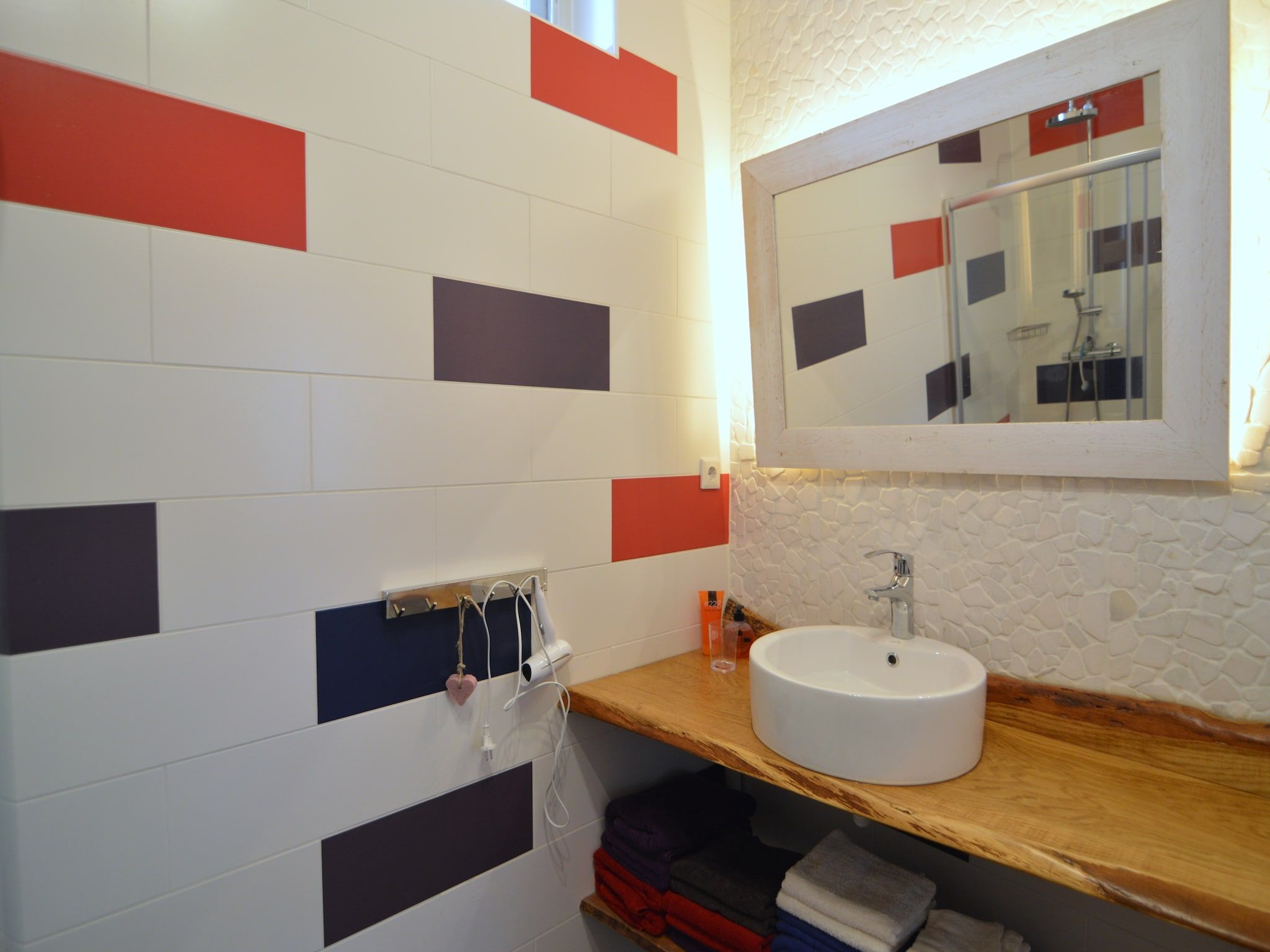 De badkamer van B en B It Huuske in Easterlittens