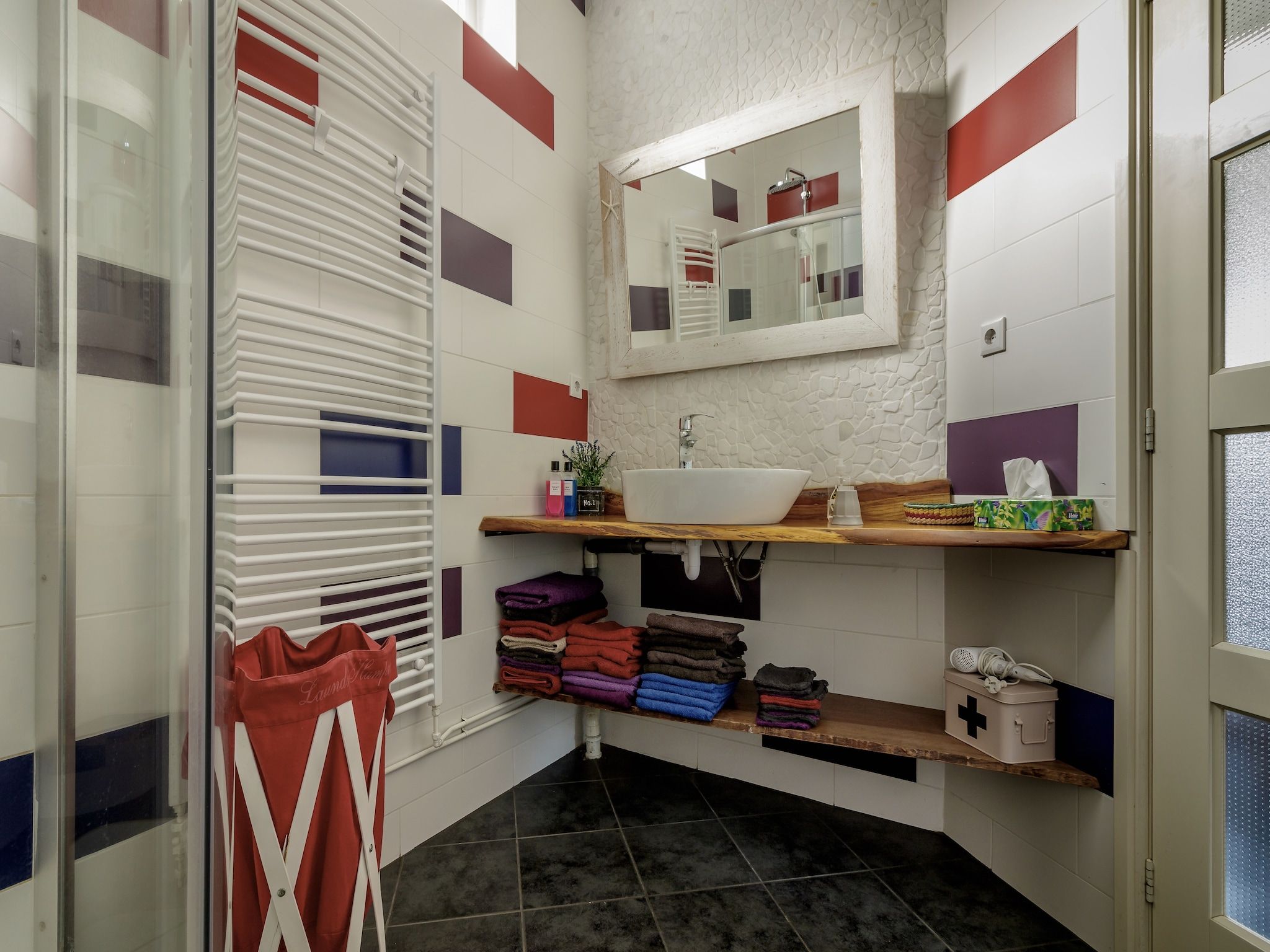 De badkamer van B en B It Huuske in Easterlittens