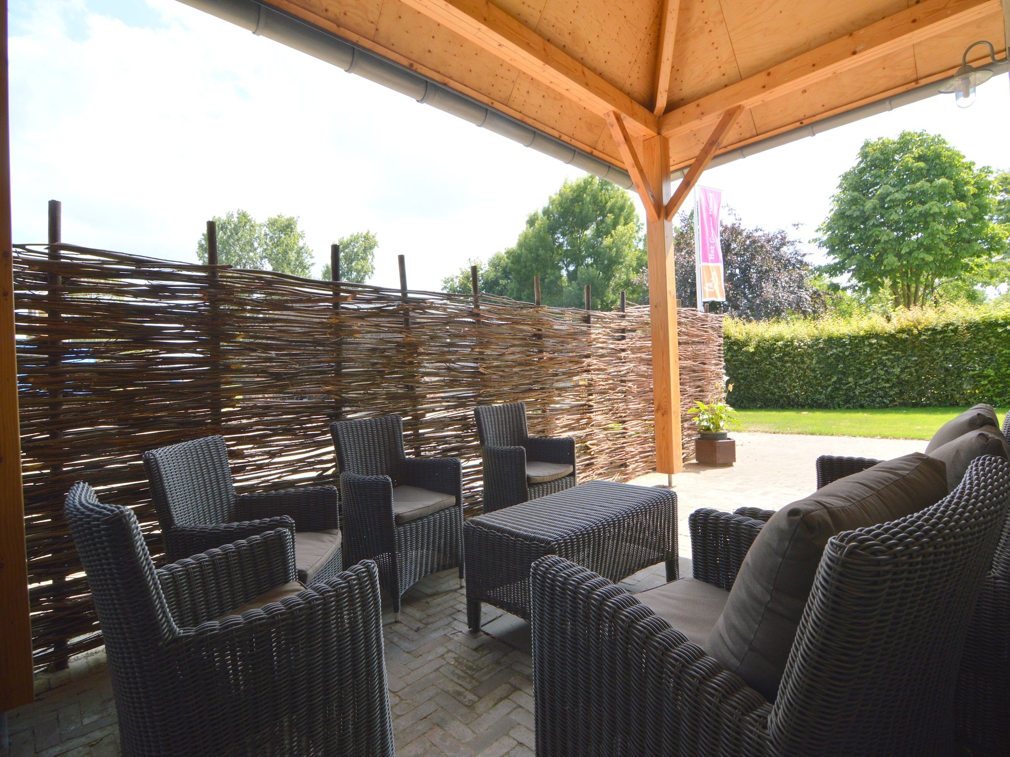 Het terras van Ballonatelier in Haaren