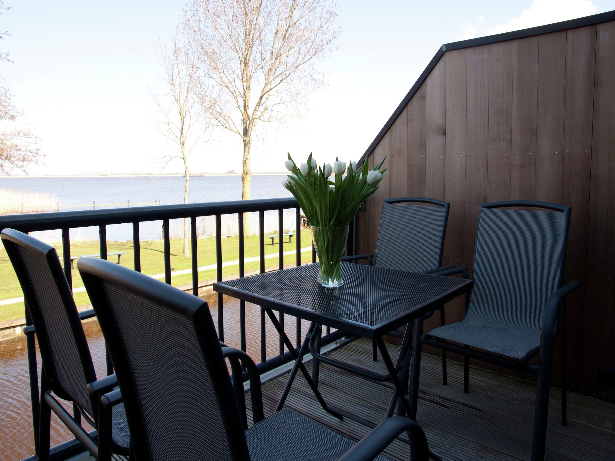 Het terras van Aan de Friese Meren in Langweer