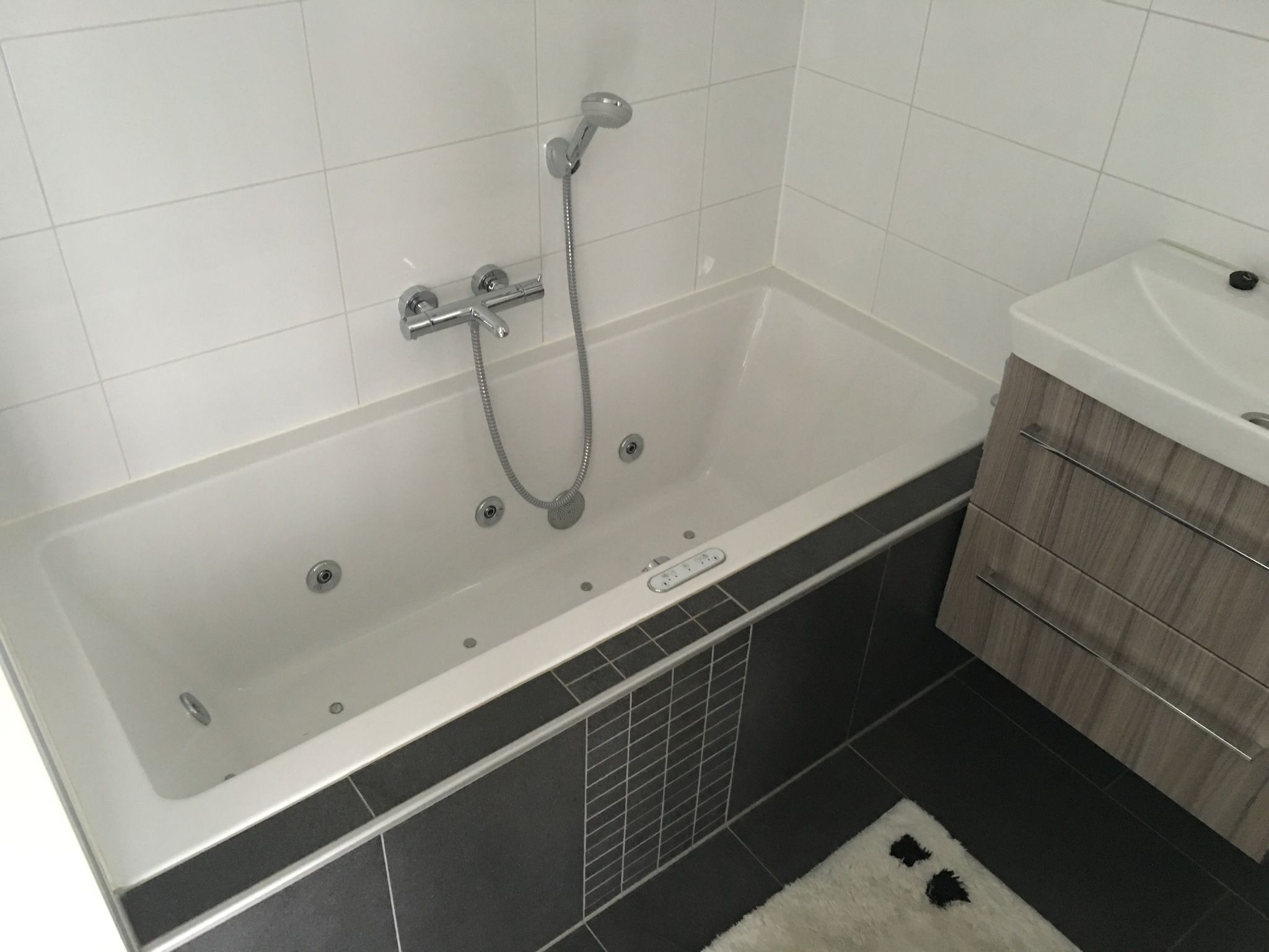 De badkamer van Buitenplaats It Wiid 7 in Eernewoud